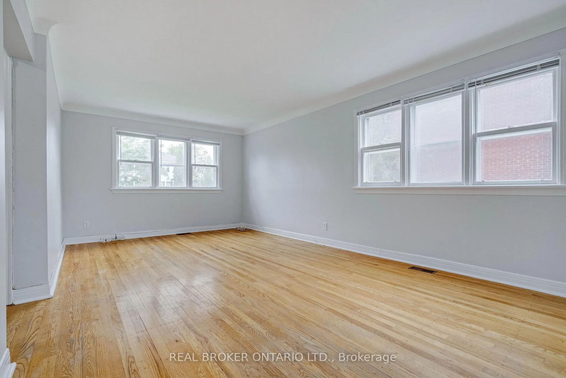 Photo 2 of 2495 Falcon Avenue, Ottawa, Heron Park — HOMEH