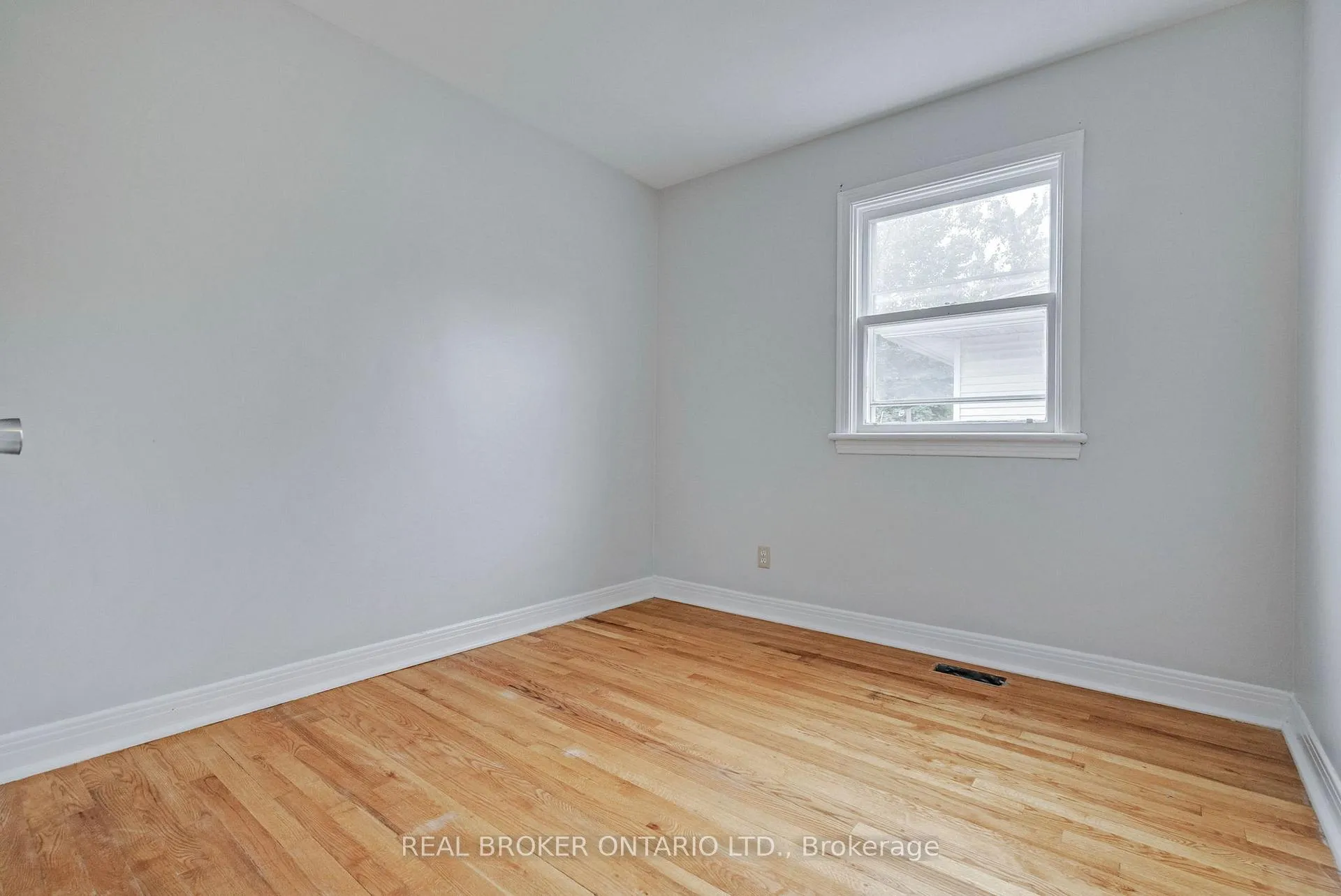Photo 6 of 2495 Falcon Avenue, Ottawa, Heron Park — HOMEH