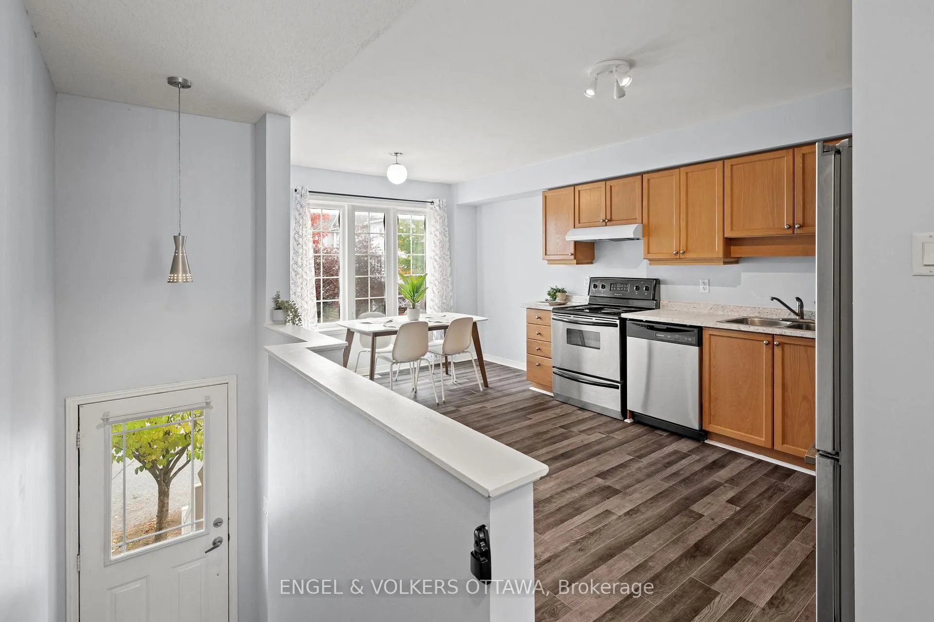 Photo 5 of 142 Wharhol Private, Ottawa, Westcliffe Estates — HOMEH