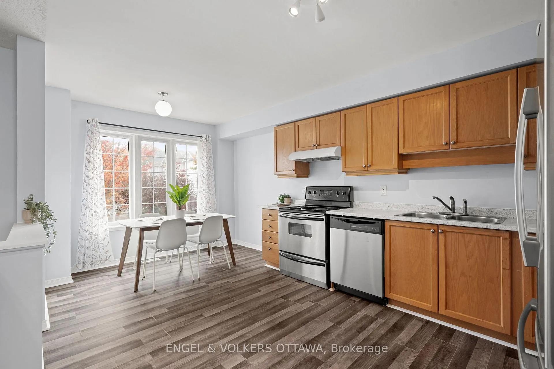 Photo 8 of 142 Wharhol Private, Ottawa, Westcliffe Estates — HOMEH