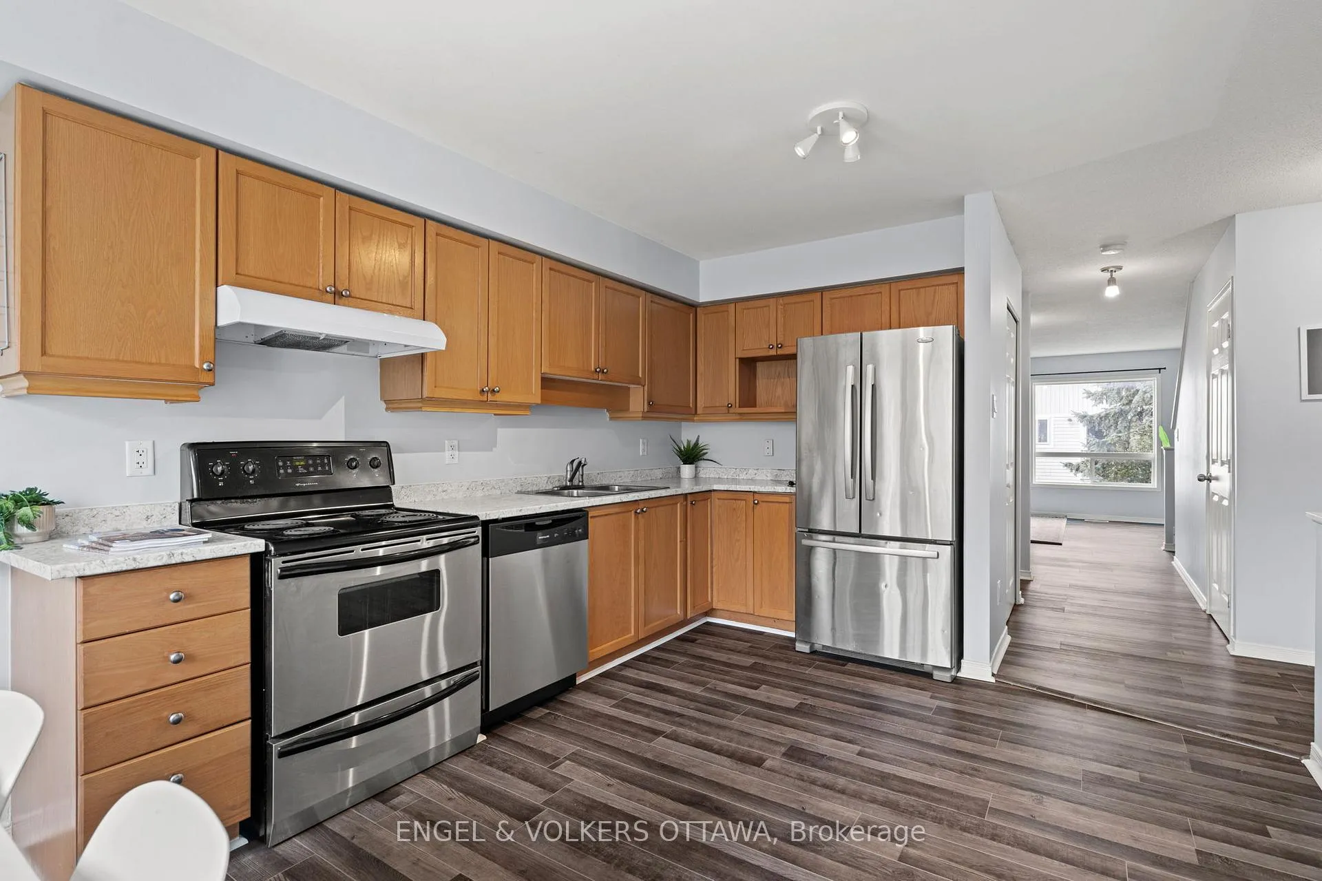 Photo 10 of 142 Wharhol Private, Ottawa, Westcliffe Estates — HOMEH