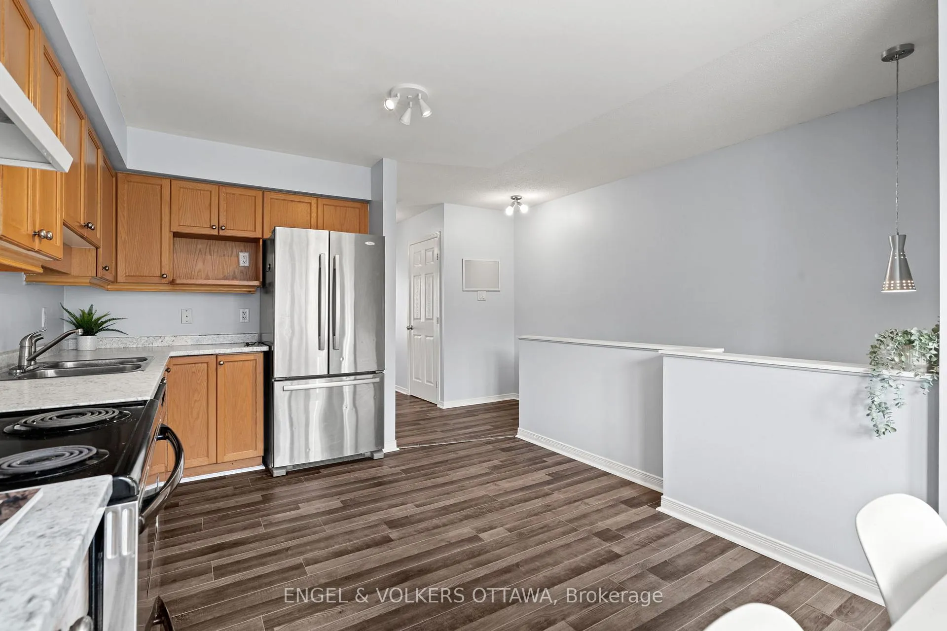 Photo 14 of 142 Wharhol Private, Ottawa, Westcliffe Estates — HOMEH