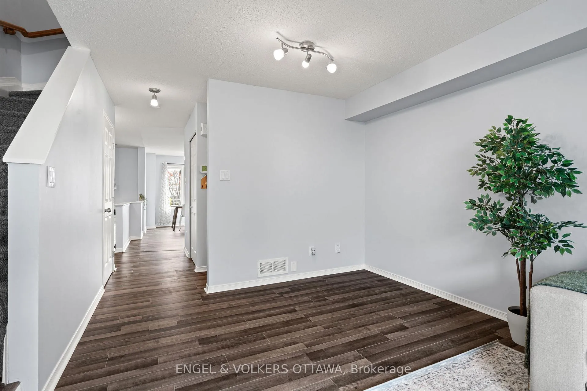 Photo 33 of 142 Wharhol Private, Ottawa, Westcliffe Estates — HOMEH