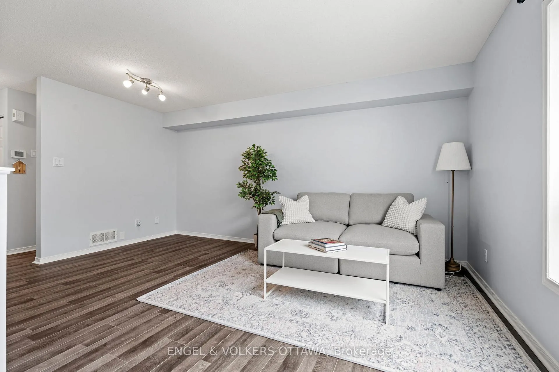 Photo 40 of 142 Wharhol Private, Ottawa, Westcliffe Estates — HOMEH