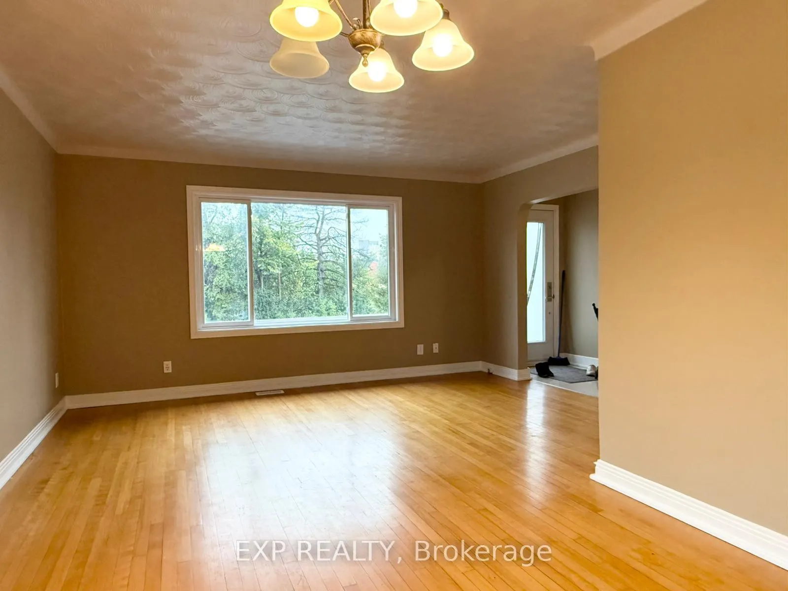 Photo 6 of Unit Unit A, 837 Blair Road, Ottawa, Cardinal Heights — HOMEH