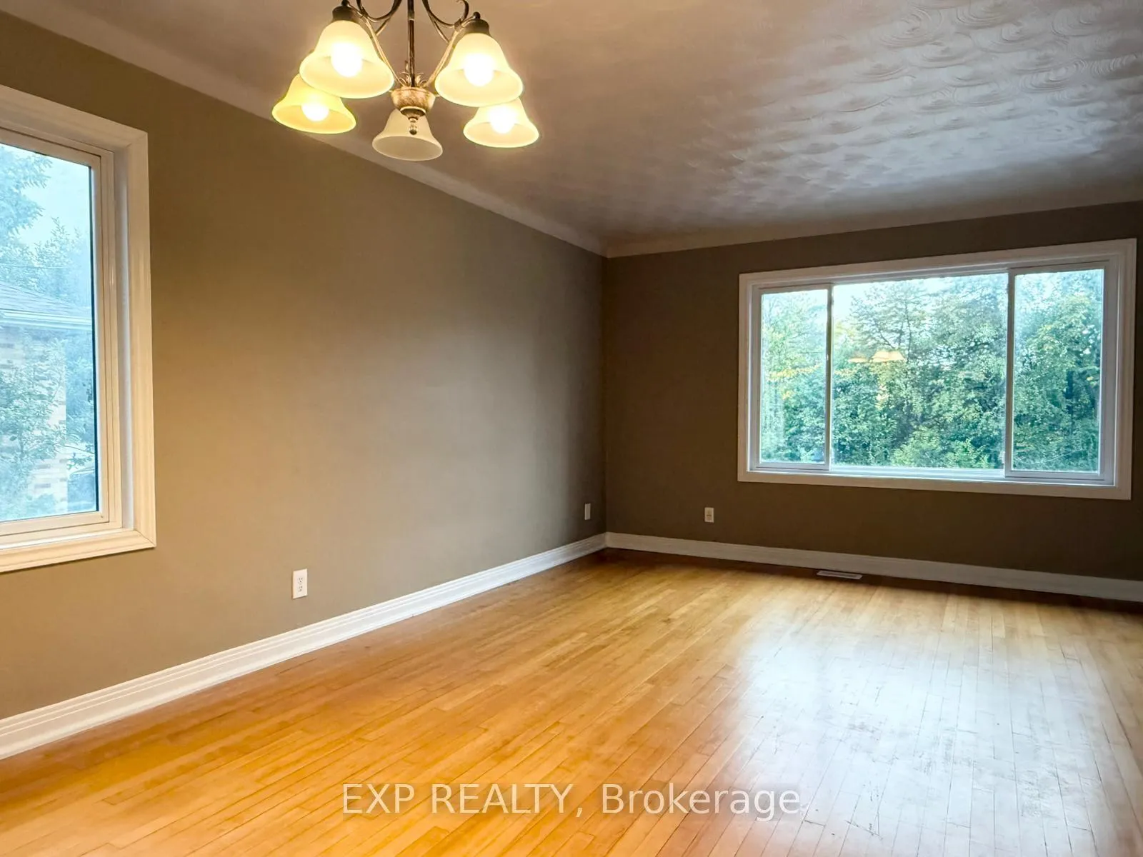 Photo 13 of Unit Unit A, 837 Blair Road, Ottawa, Cardinal Heights — HOMEH