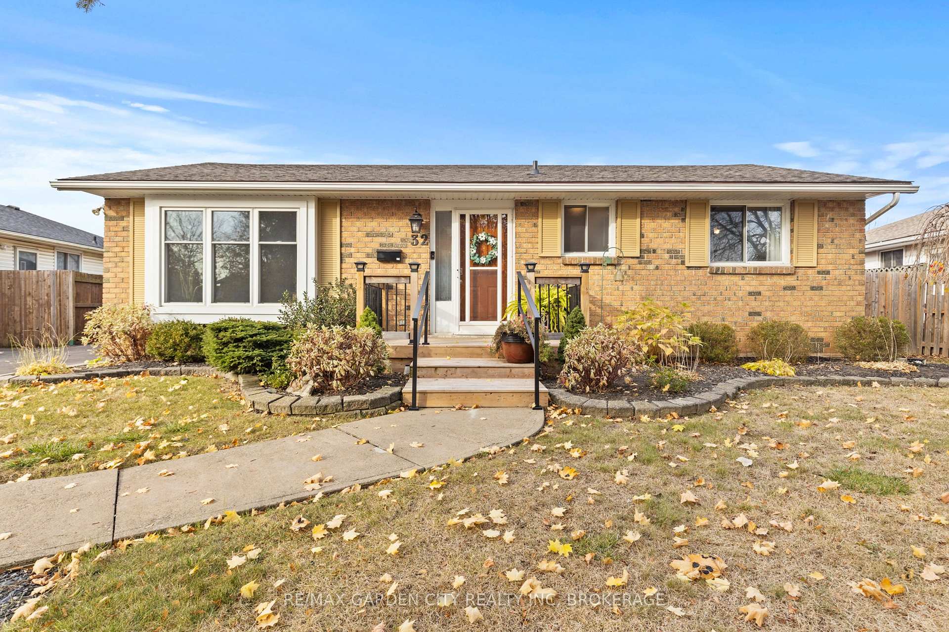Photo 1 of 32 Manley Crescent, Thorold, Confederation Heights — HOMEH