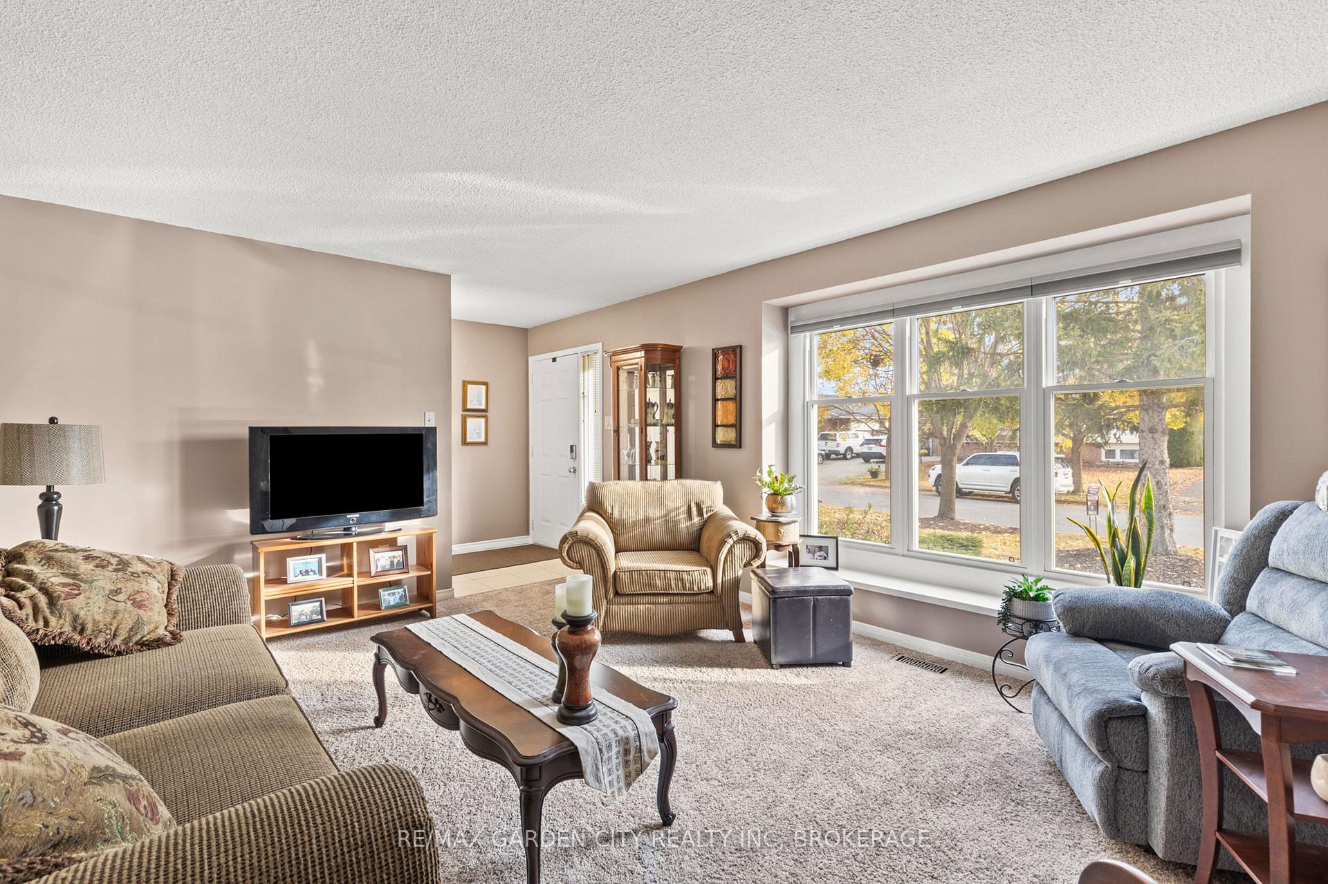 Photo 5 of 32 Manley Crescent, Thorold, Confederation Heights — HOMEH