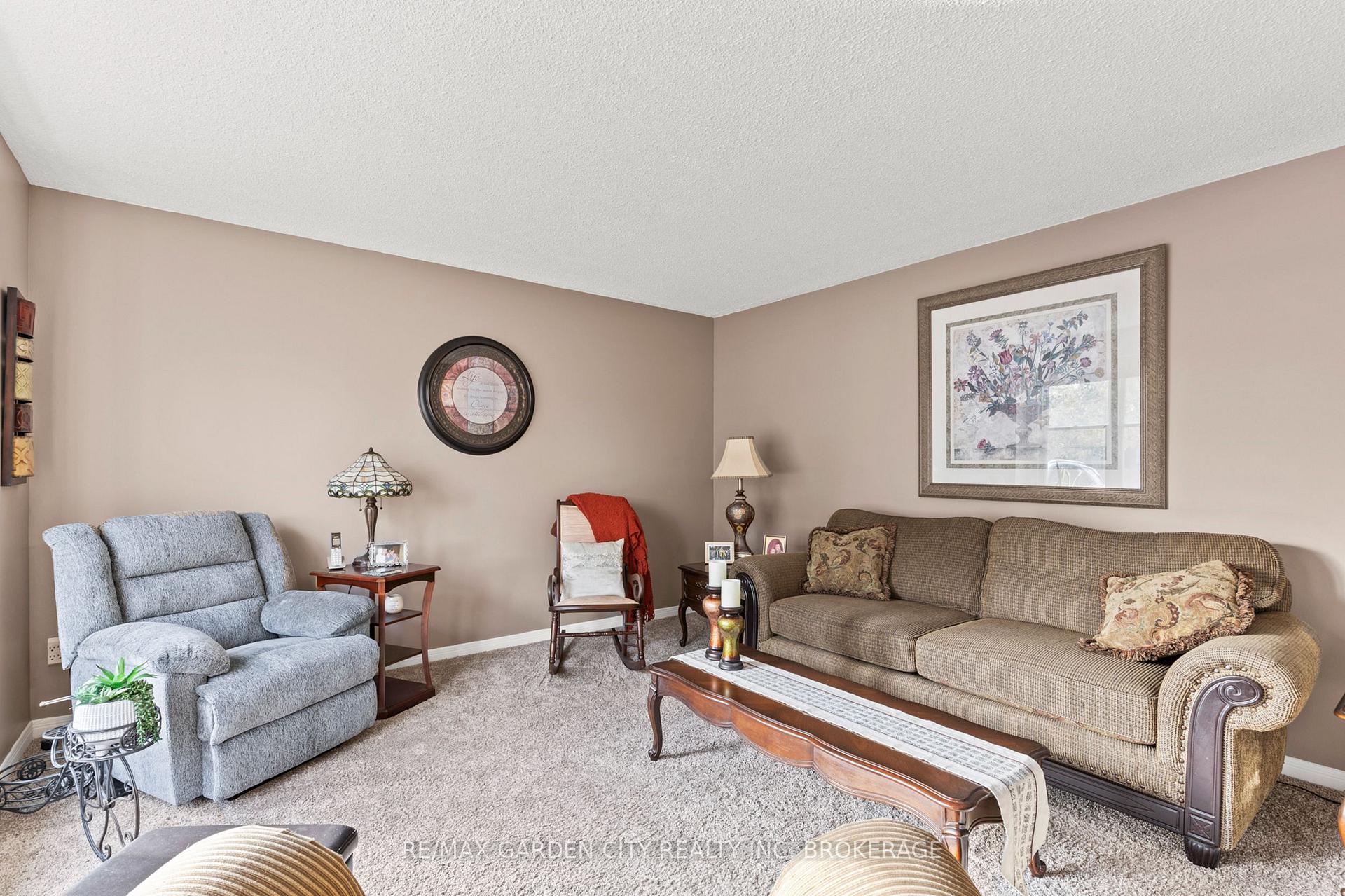 Photo 6 of 32 Manley Crescent, Thorold, Confederation Heights — HOMEH
