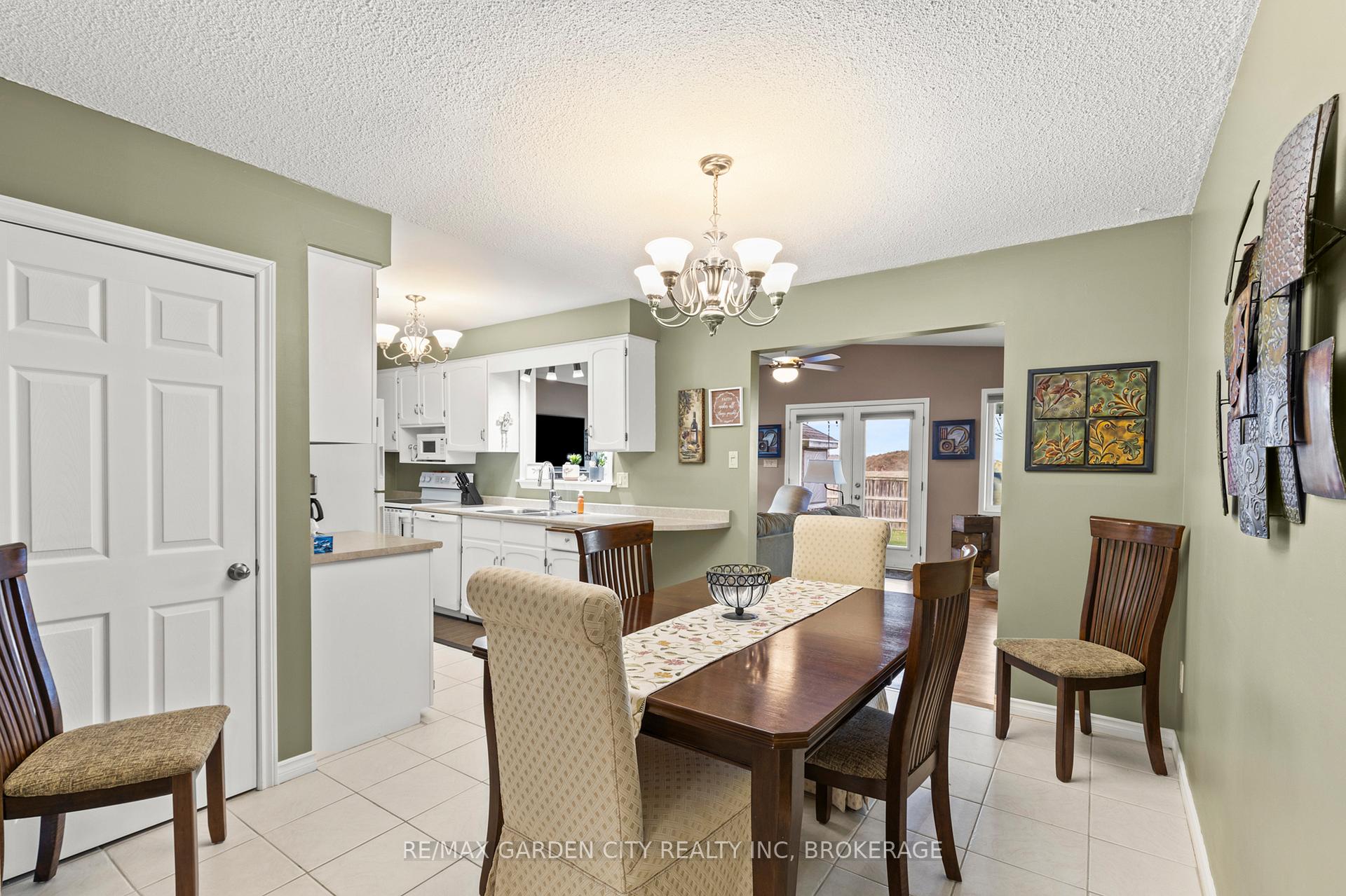 Photo 7 of 32 Manley Crescent, Thorold, Confederation Heights — HOMEH
