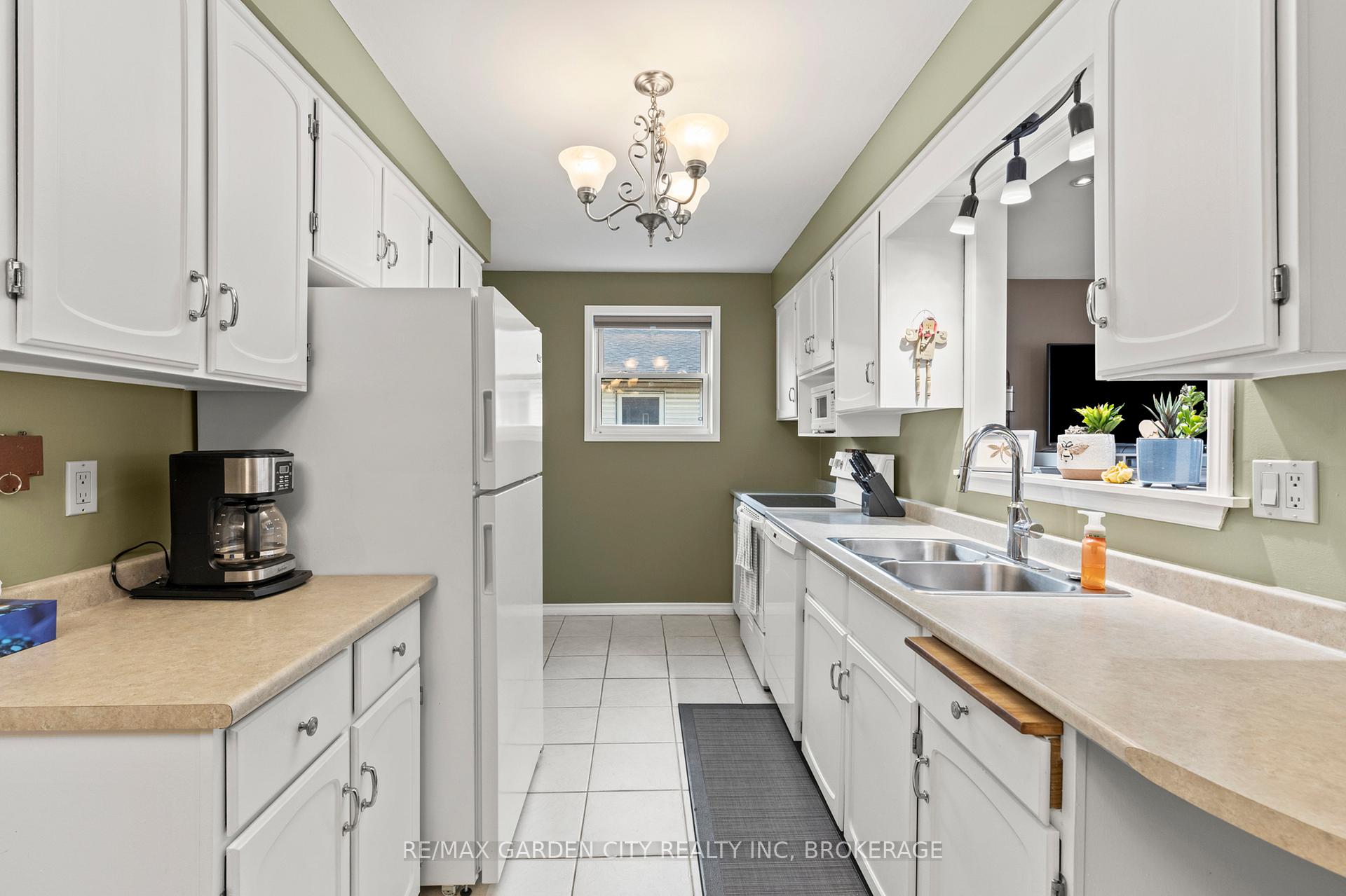 Photo 9 of 32 Manley Crescent, Thorold, Confederation Heights — HOMEH
