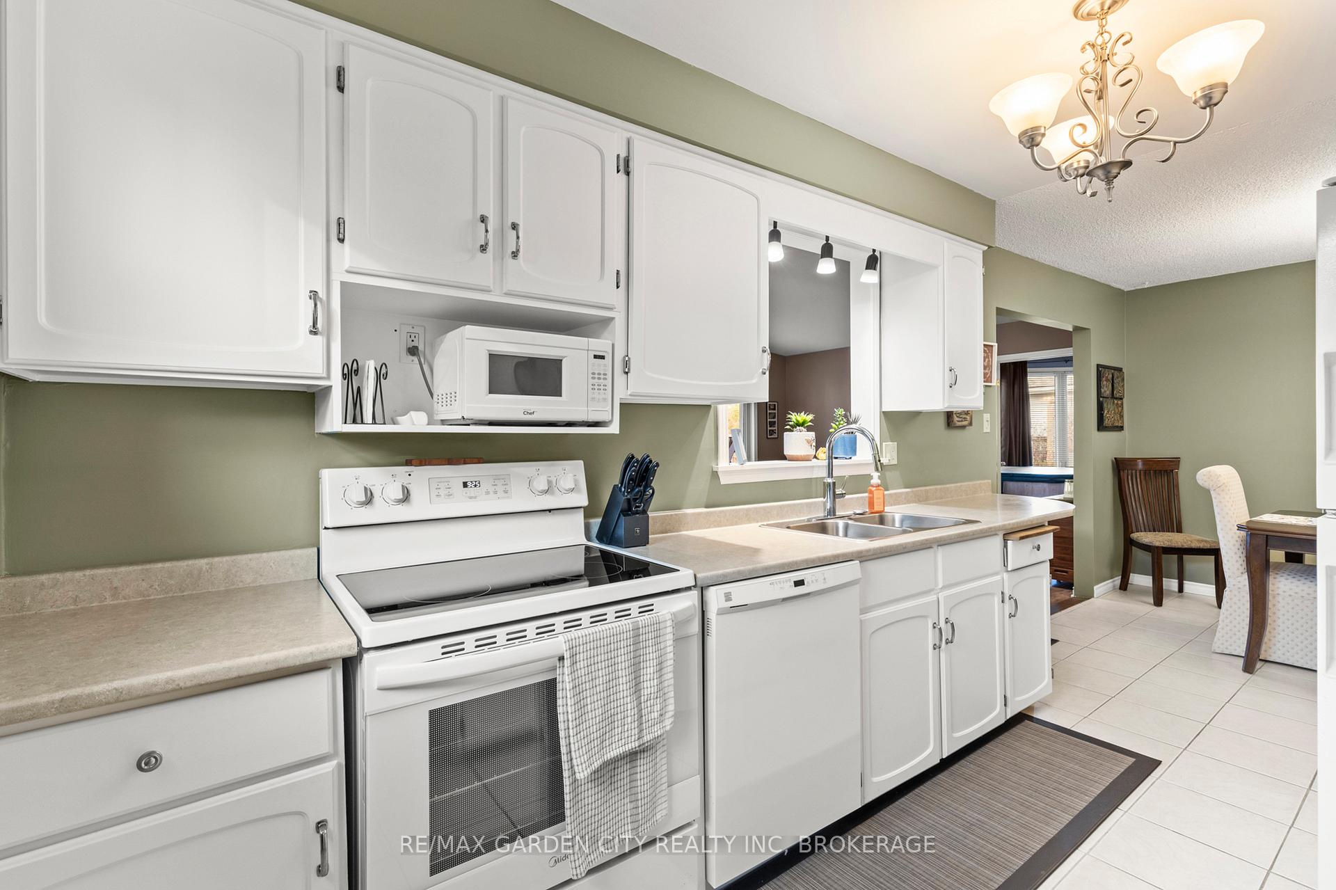 Photo 10 of 32 Manley Crescent, Thorold, Confederation Heights — HOMEH