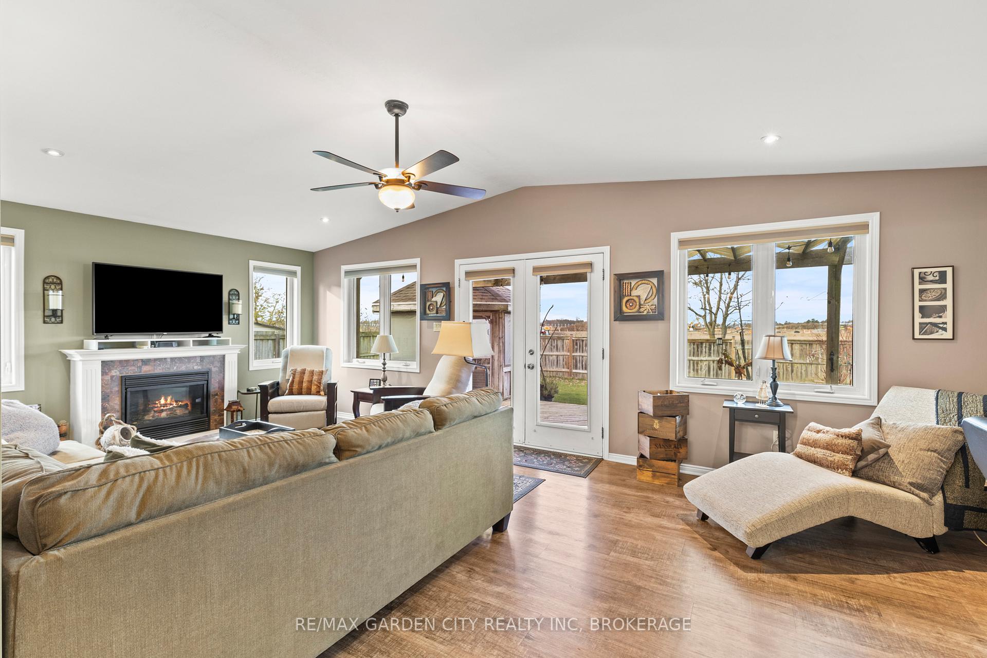 Photo 11 of 32 Manley Crescent, Thorold, Confederation Heights — HOMEH