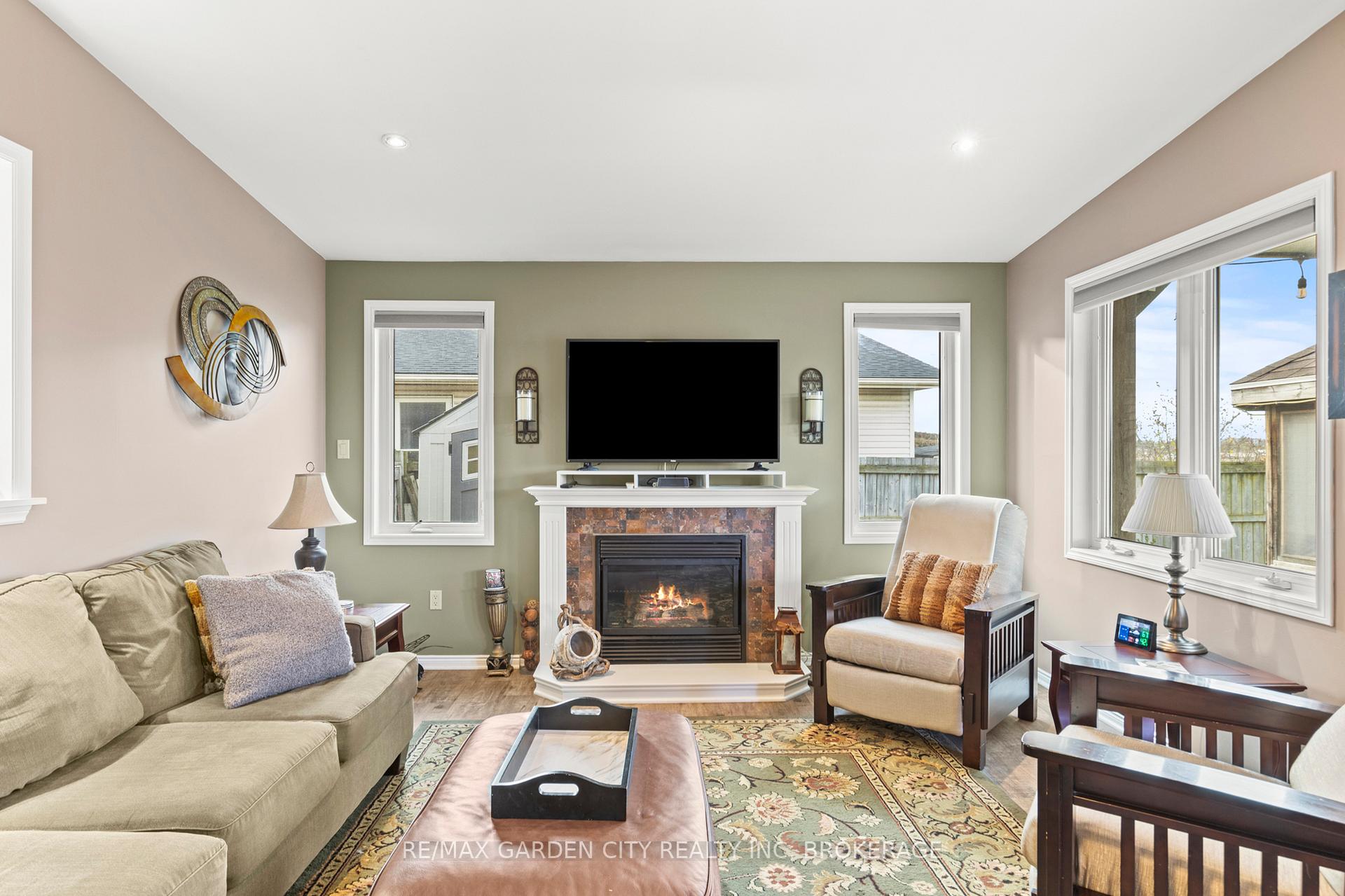 Photo 12 of 32 Manley Crescent, Thorold, Confederation Heights — HOMEH