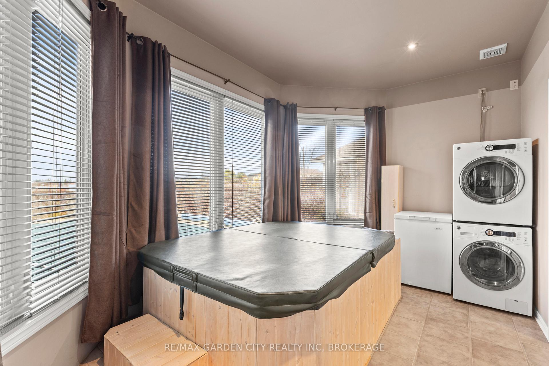 Photo 15 of 32 Manley Crescent, Thorold, Confederation Heights — HOMEH