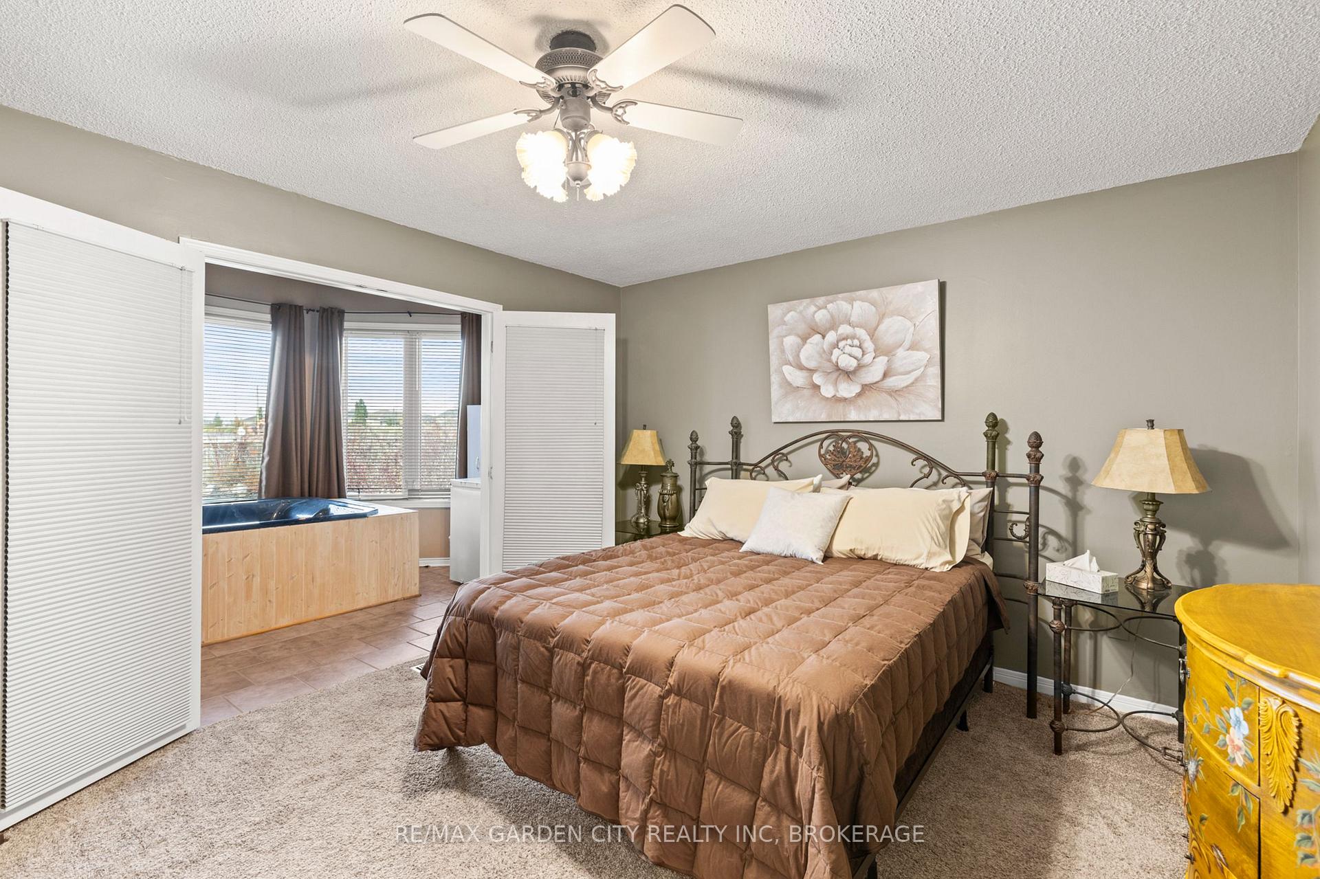 Photo 16 of 32 Manley Crescent, Thorold, Confederation Heights — HOMEH