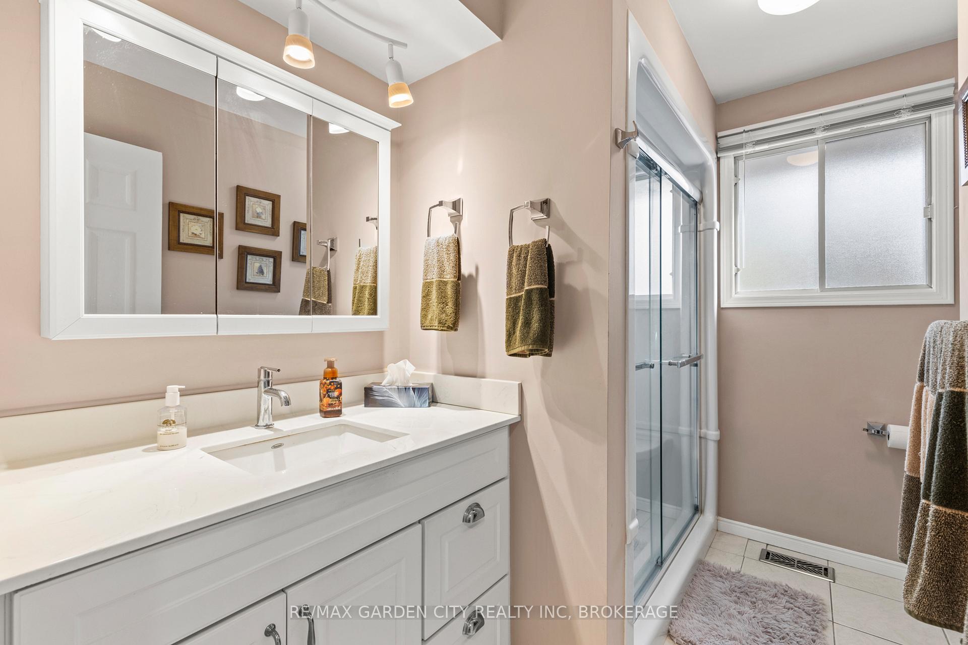 Photo 19 of 32 Manley Crescent, Thorold, Confederation Heights — HOMEH