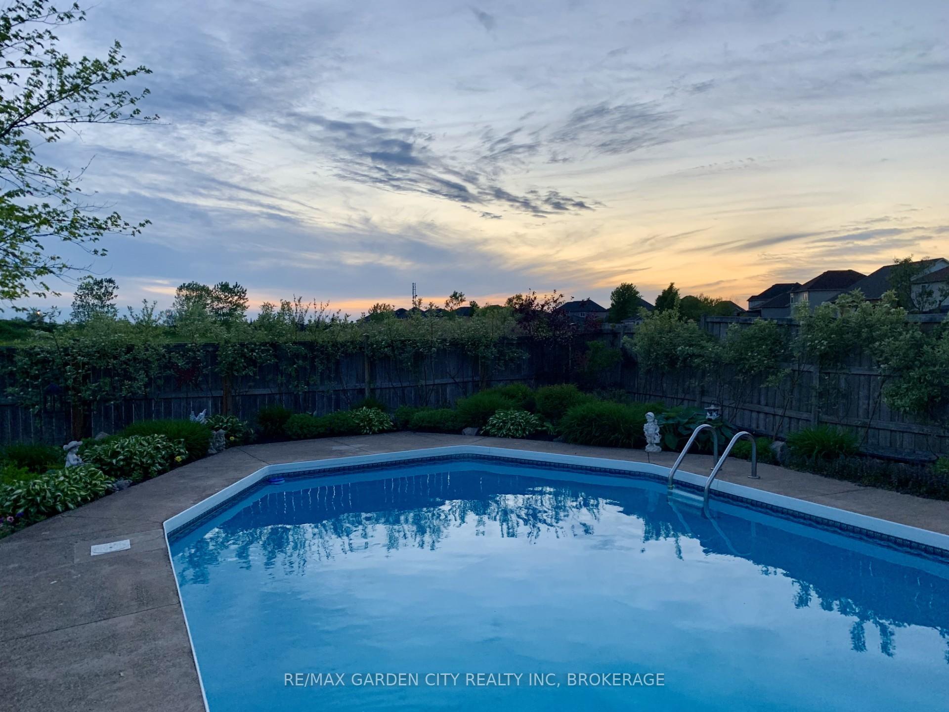 Photo 35 of 32 Manley Crescent, Thorold, Confederation Heights — HOMEH