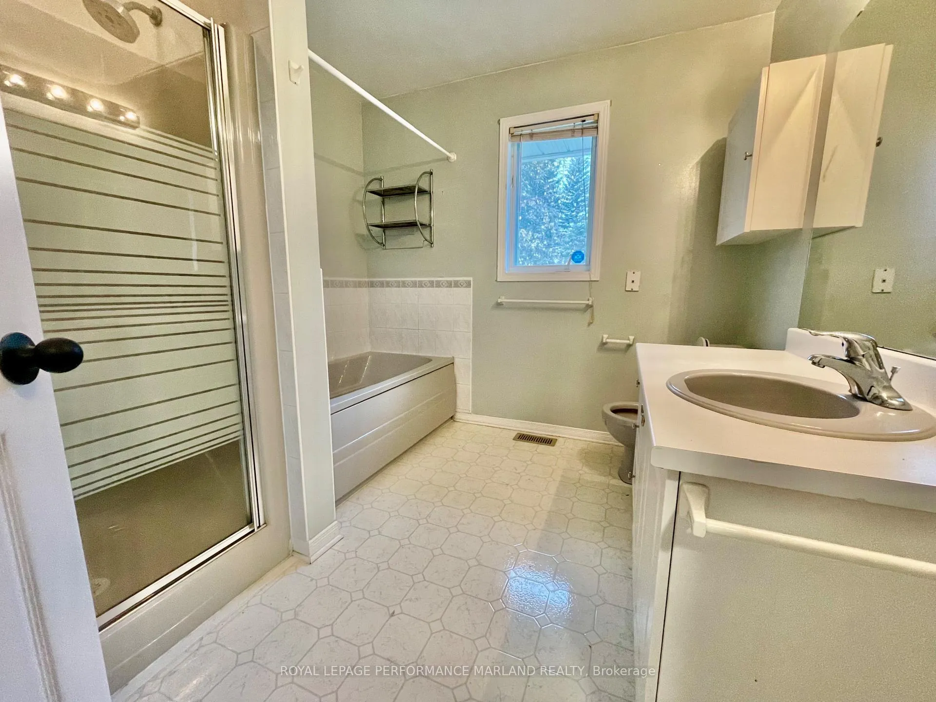 Photo 7 of 1524 Caledon Street, Ottawa, Riverview Park — HOMEH