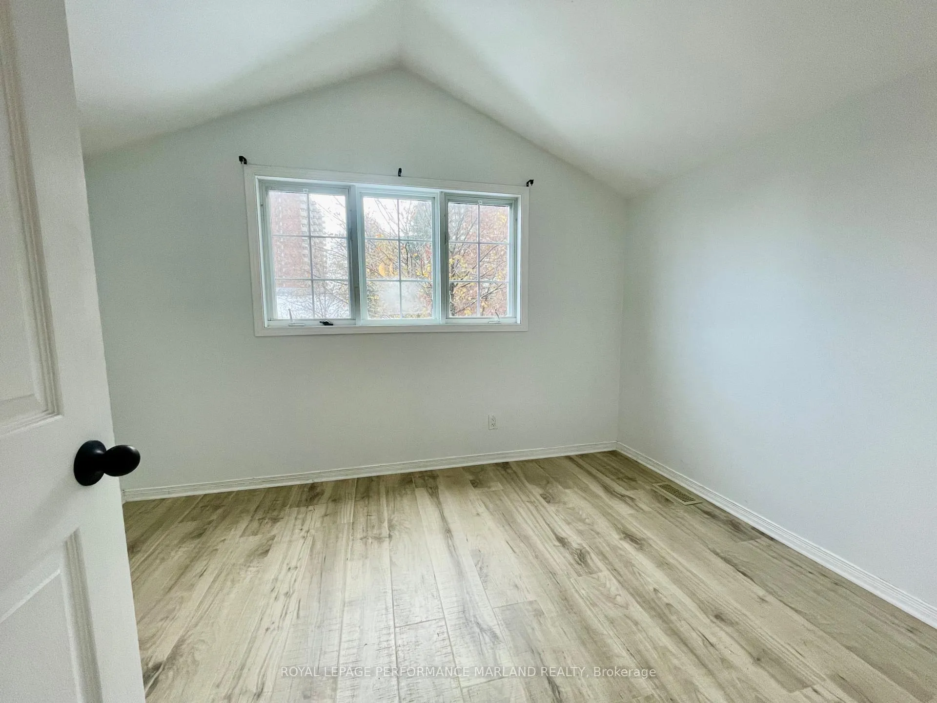 Photo 9 of 1524 Caledon Street, Ottawa, Riverview Park — HOMEH
