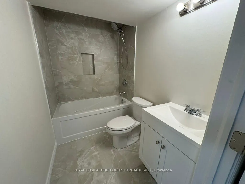 Photo 9 of Unit Lower, 127 Birkhall Place, Barrie, Innis-Shore — HOMEH