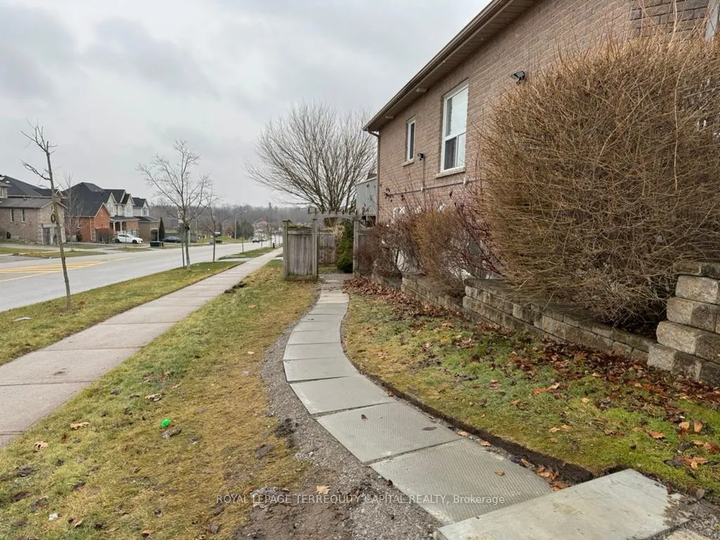 Photo 17 of Unit Lower, 127 Birkhall Place, Barrie, Innis-Shore — HOMEH