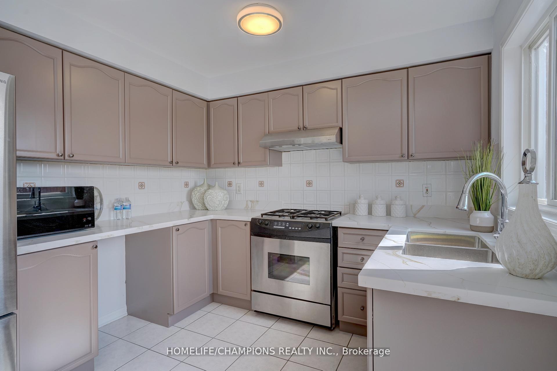 Photo 13 of 145 Raponi Circle, Scarborough, Rouge — HOMEH