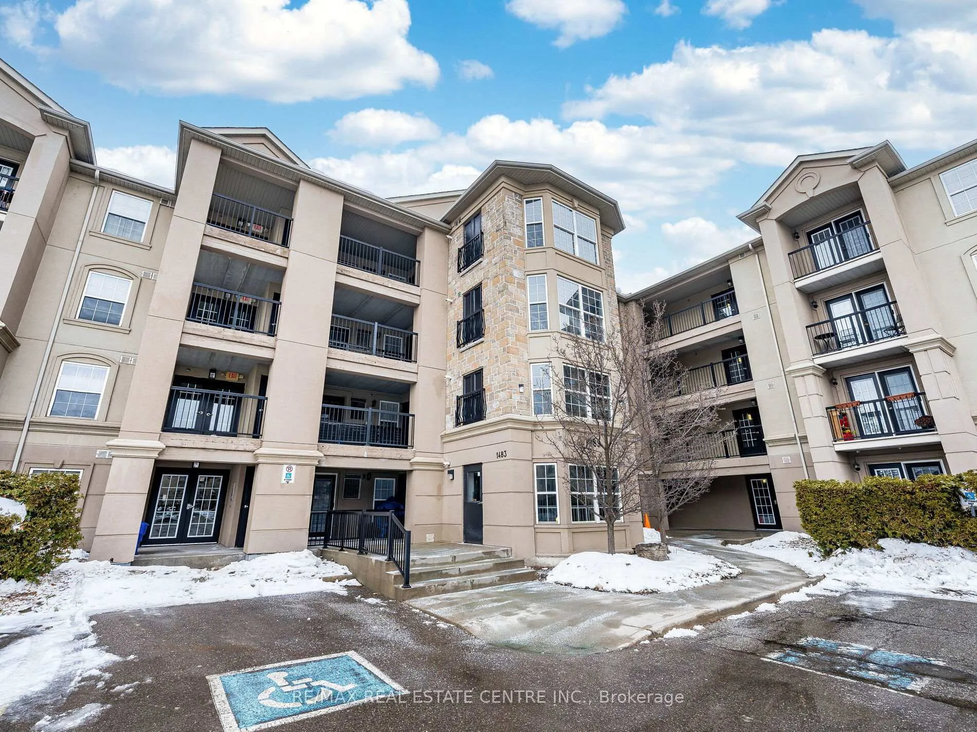Photo 3 of Unit 408, 1483 Maple Avenue, Milton, Dempsey — HOMEH