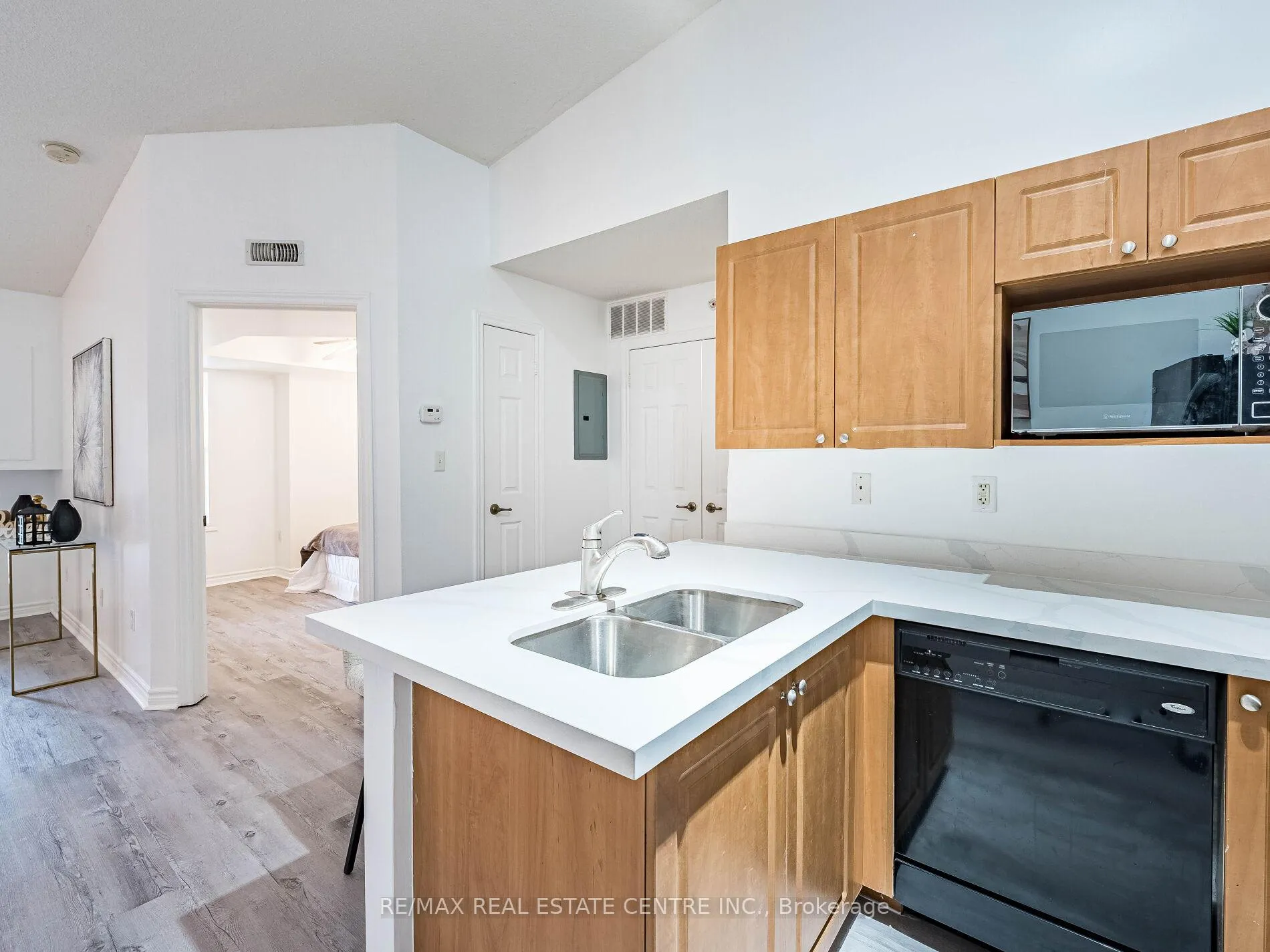 Photo 19 of Unit 408, 1483 Maple Avenue, Milton, Dempsey — HOMEH