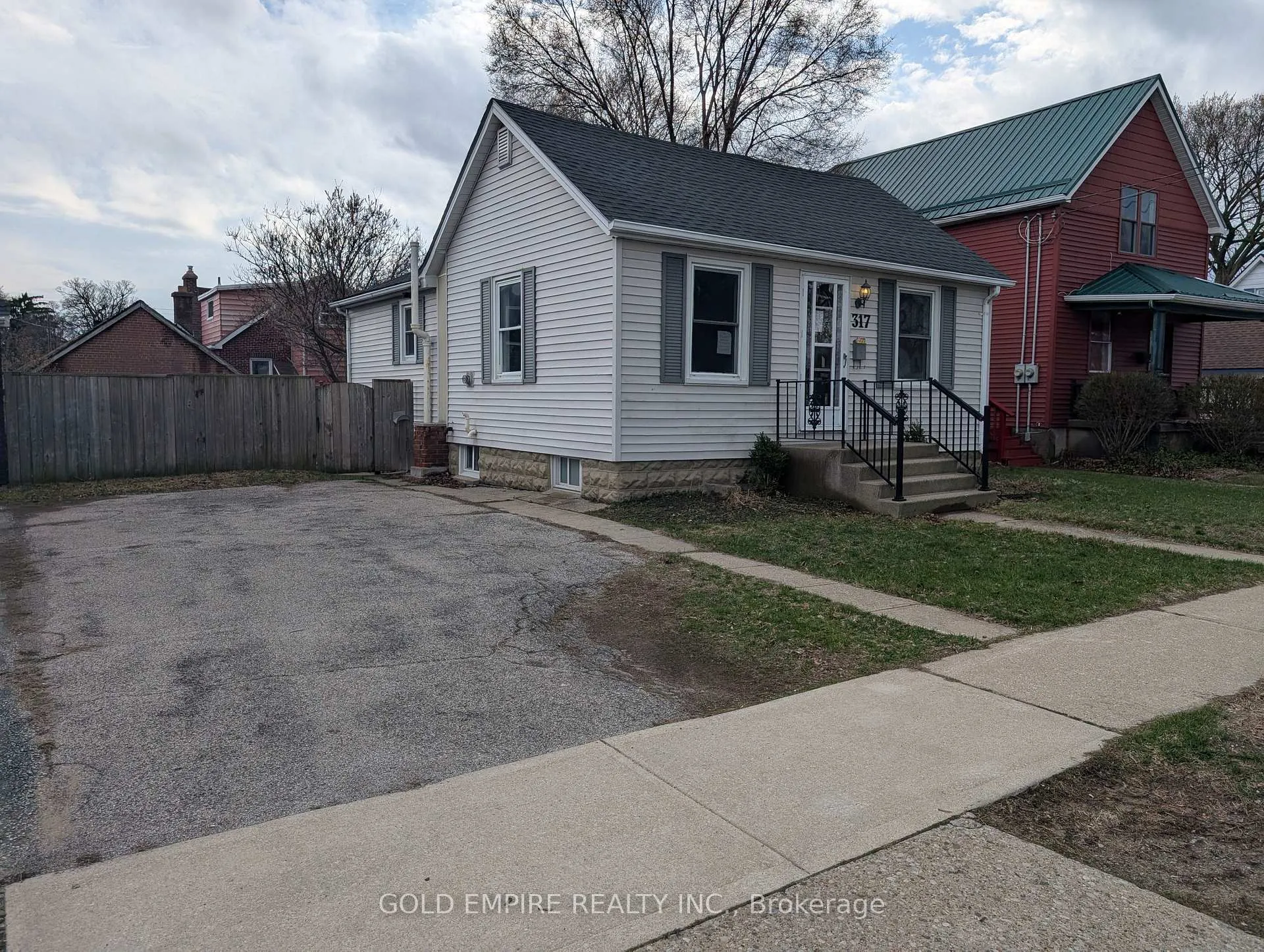 Photo 2 of 317 Maxwell Street, Sarnia — HOMEH