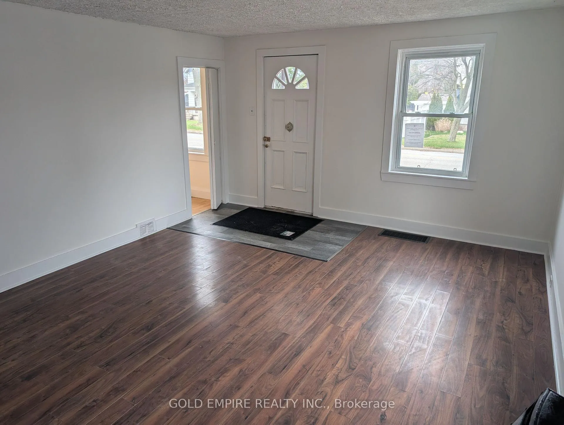 Photo 4 of 317 Maxwell Street, Sarnia — HOMEH