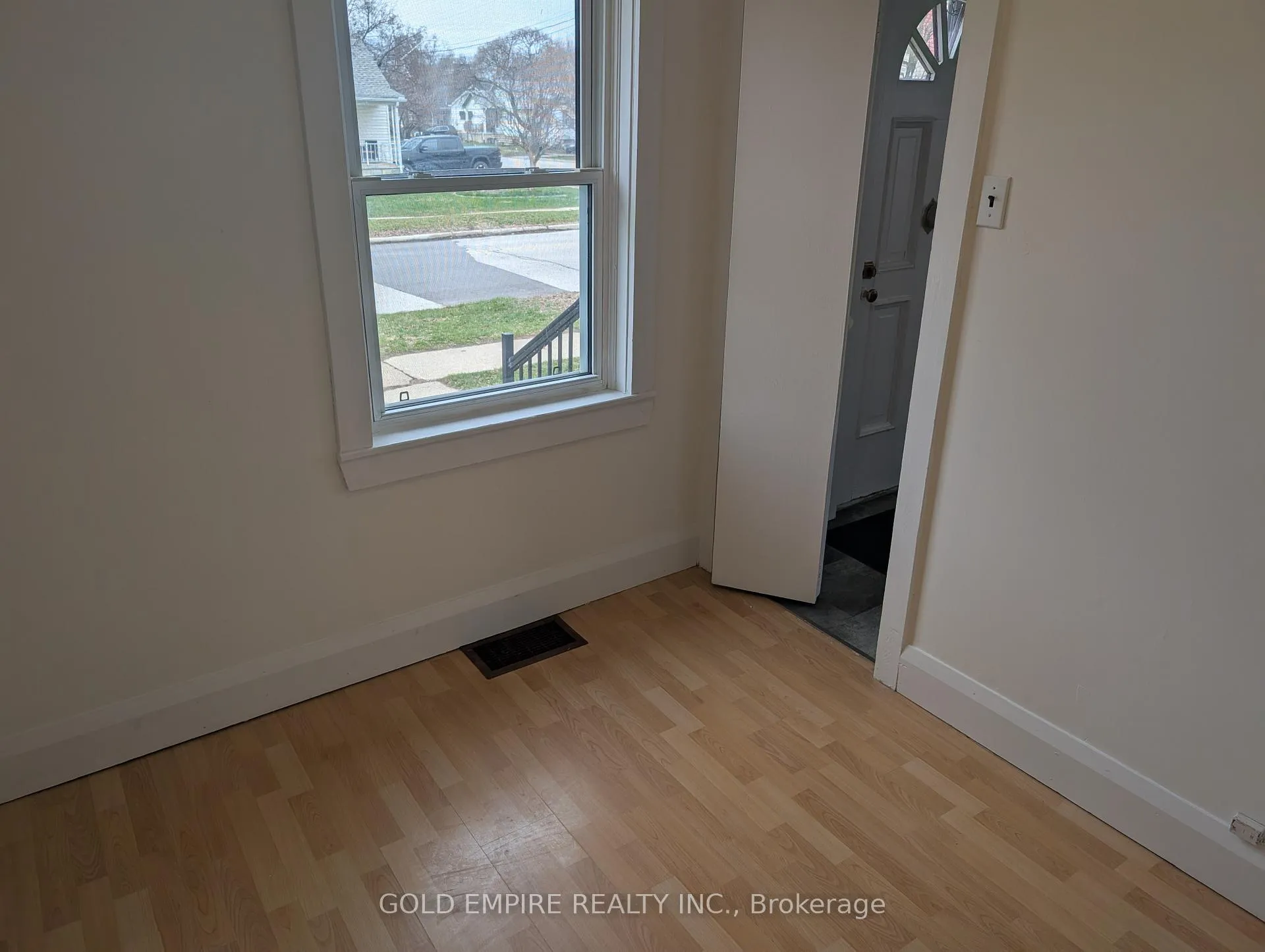 Photo 6 of 317 Maxwell Street, Sarnia — HOMEH