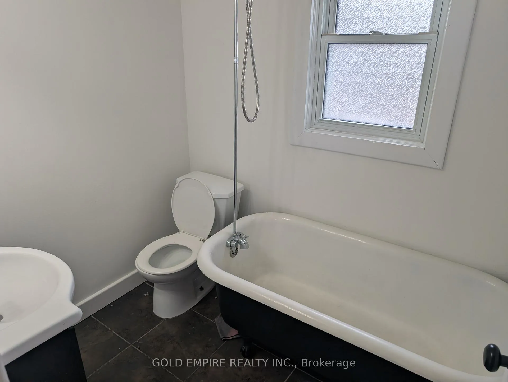 Photo 11 of 317 Maxwell Street, Sarnia — HOMEH