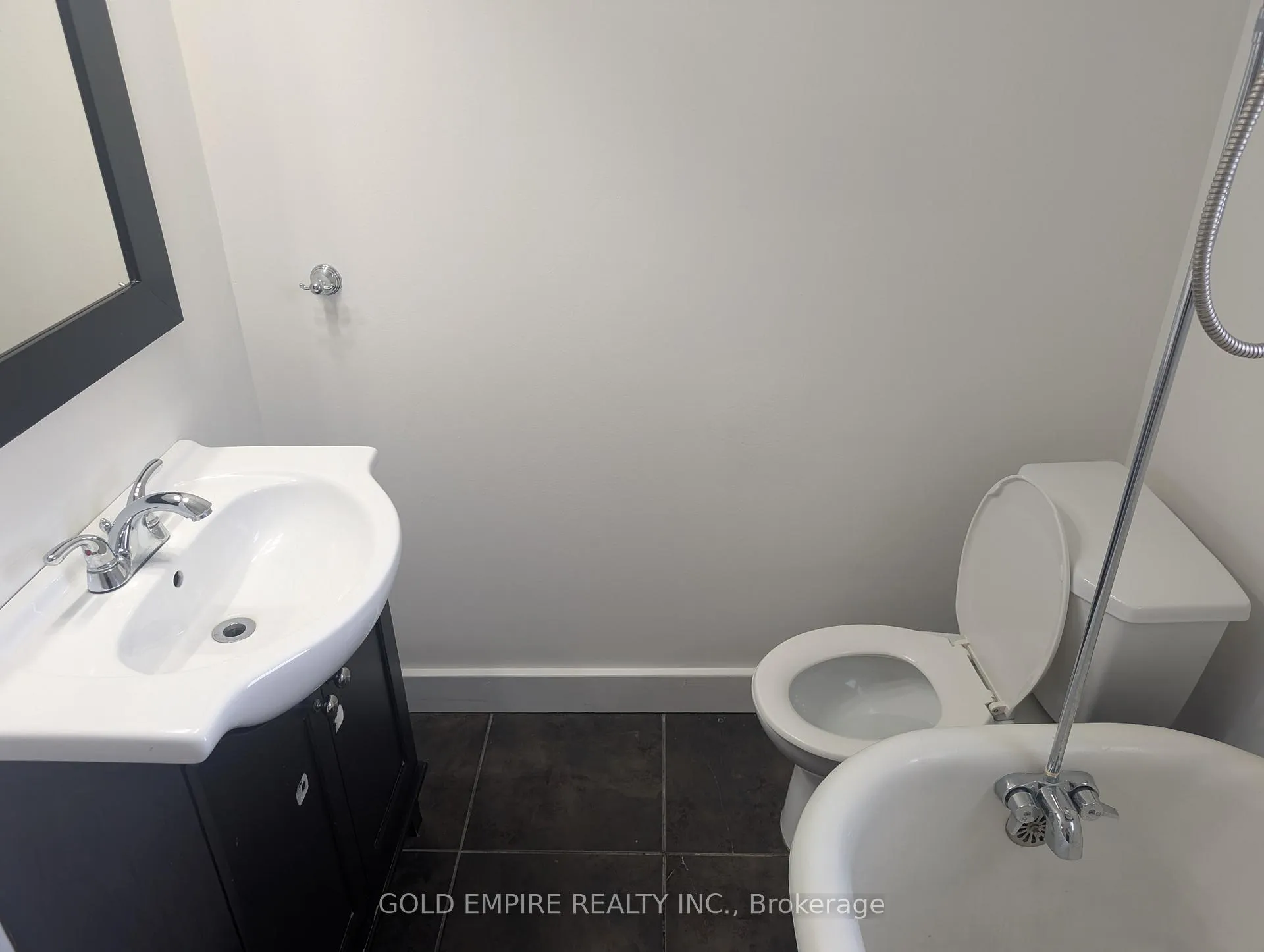Photo 12 of 317 Maxwell Street, Sarnia — HOMEH