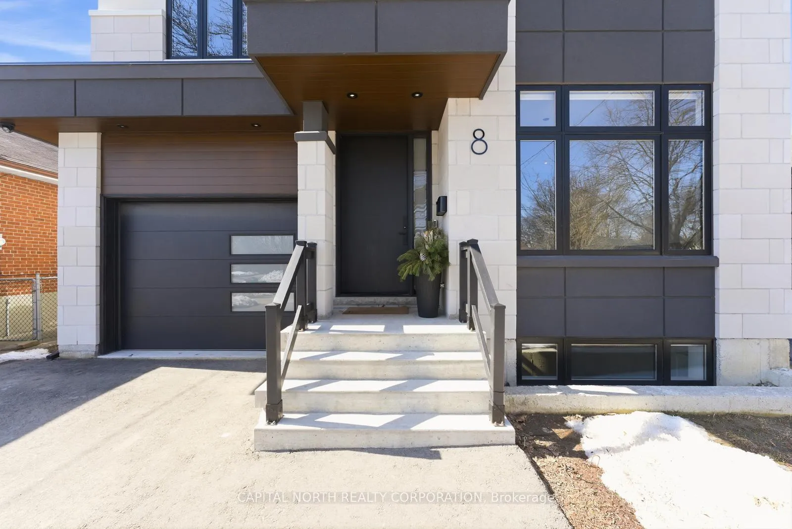 Photo 4 of 8 Ramsbury Road, Etobicoke, Islington-City Centre West — HOMEH