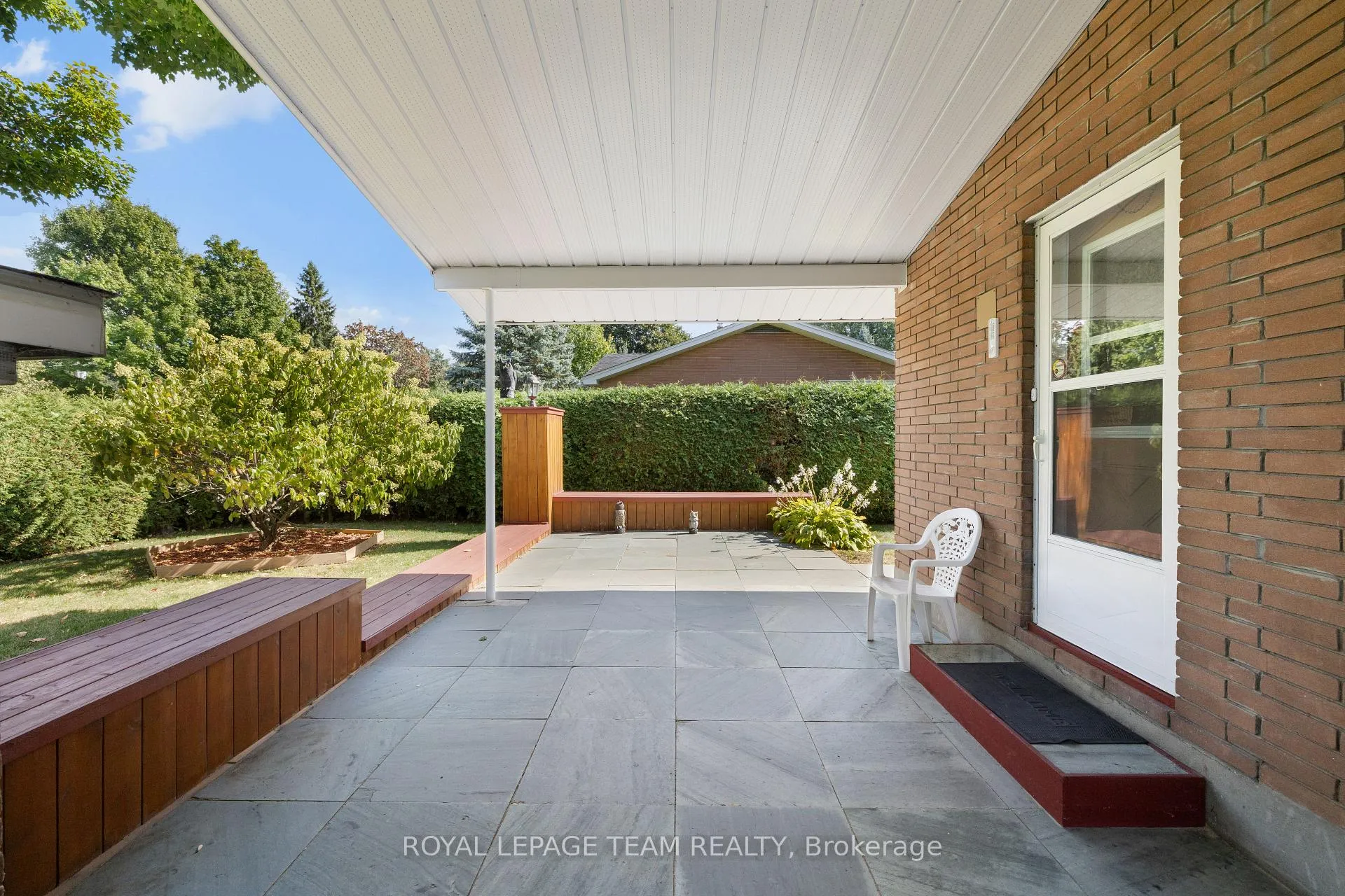 Photo 4 of 30 Ellery Crescent, Ottawa, Lynwood Village — HOMEH