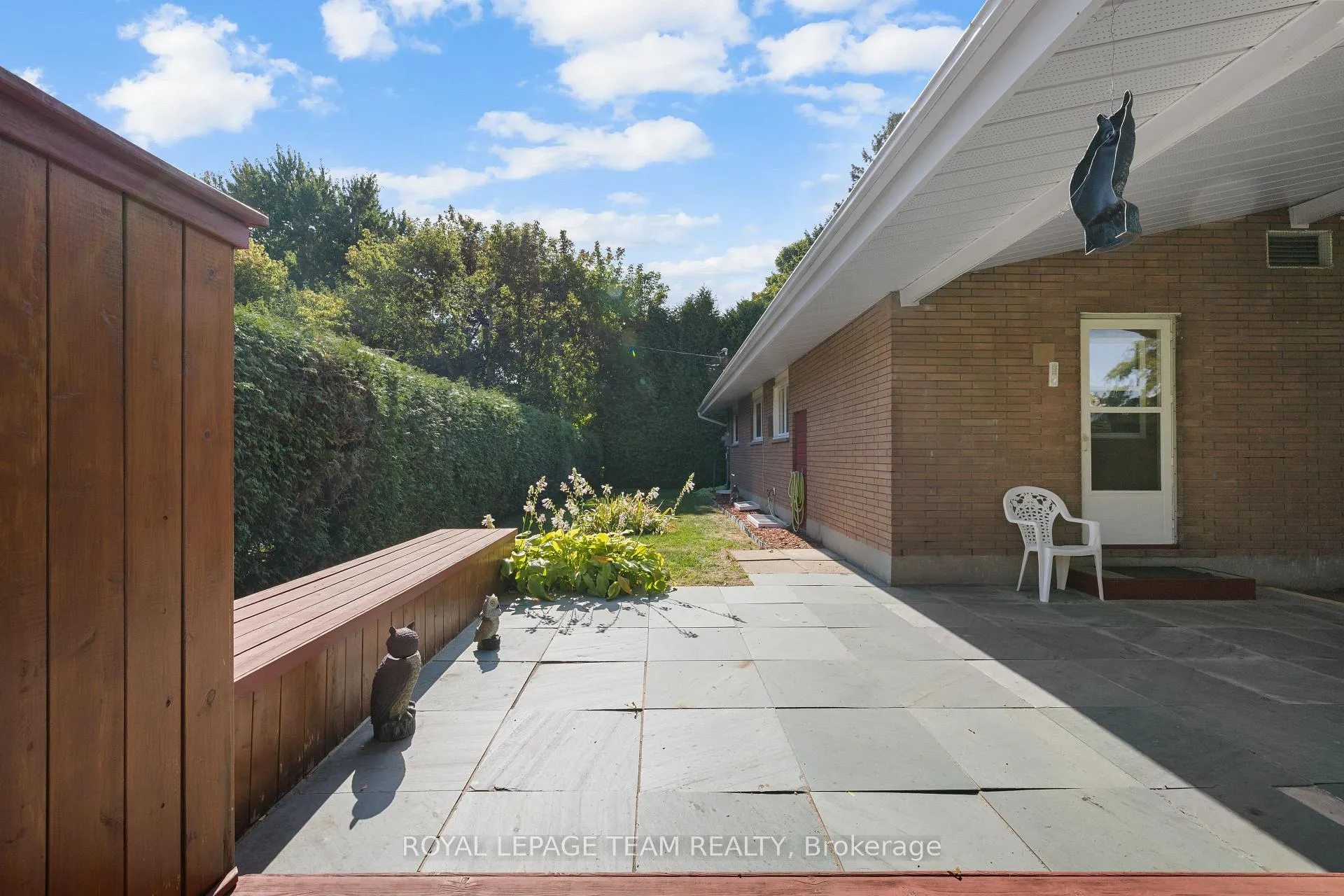 Photo 5 of 30 Ellery Crescent, Ottawa, Lynwood Village — HOMEH