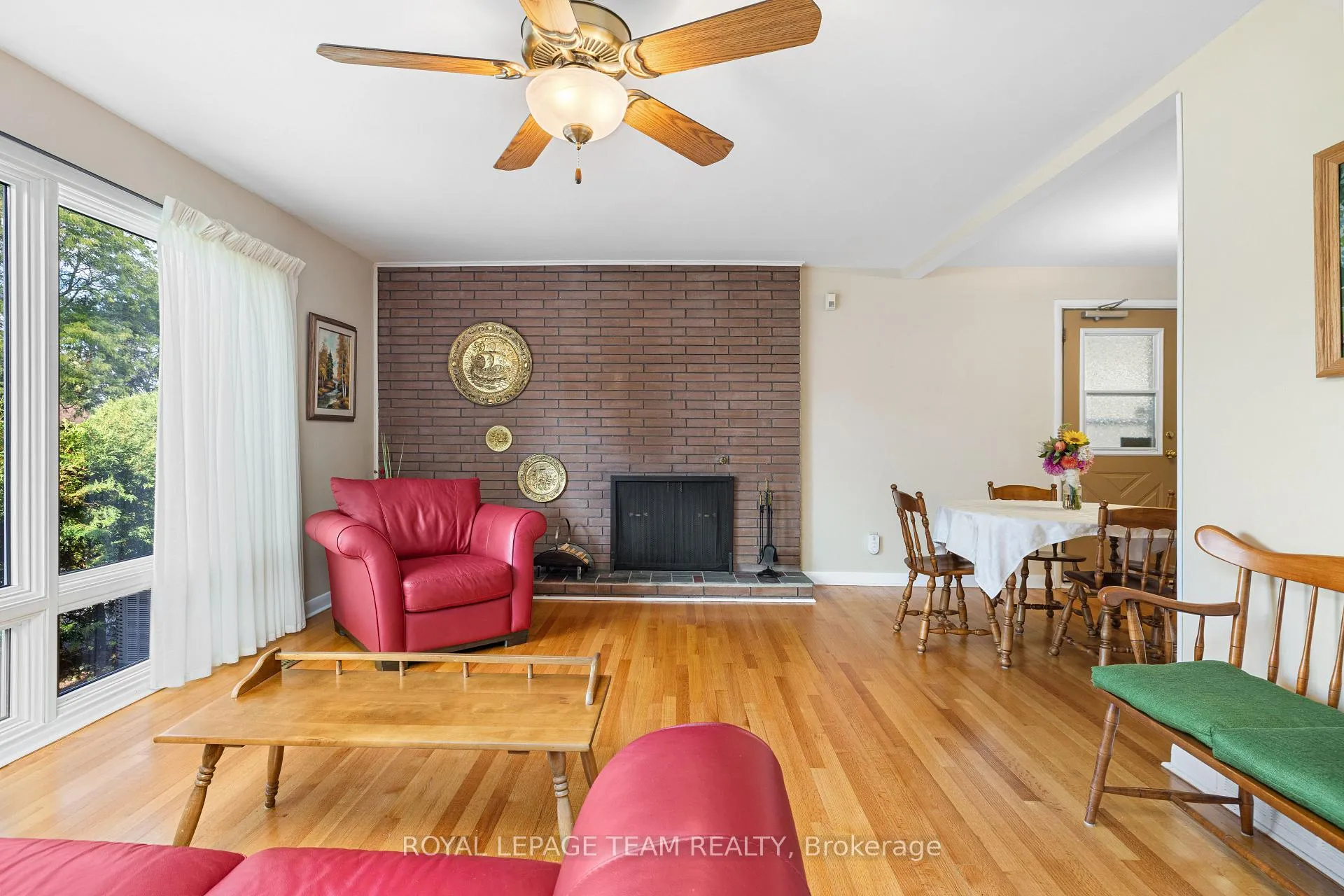 Photo 8 of 30 Ellery Crescent, Ottawa, Lynwood Village — HOMEH