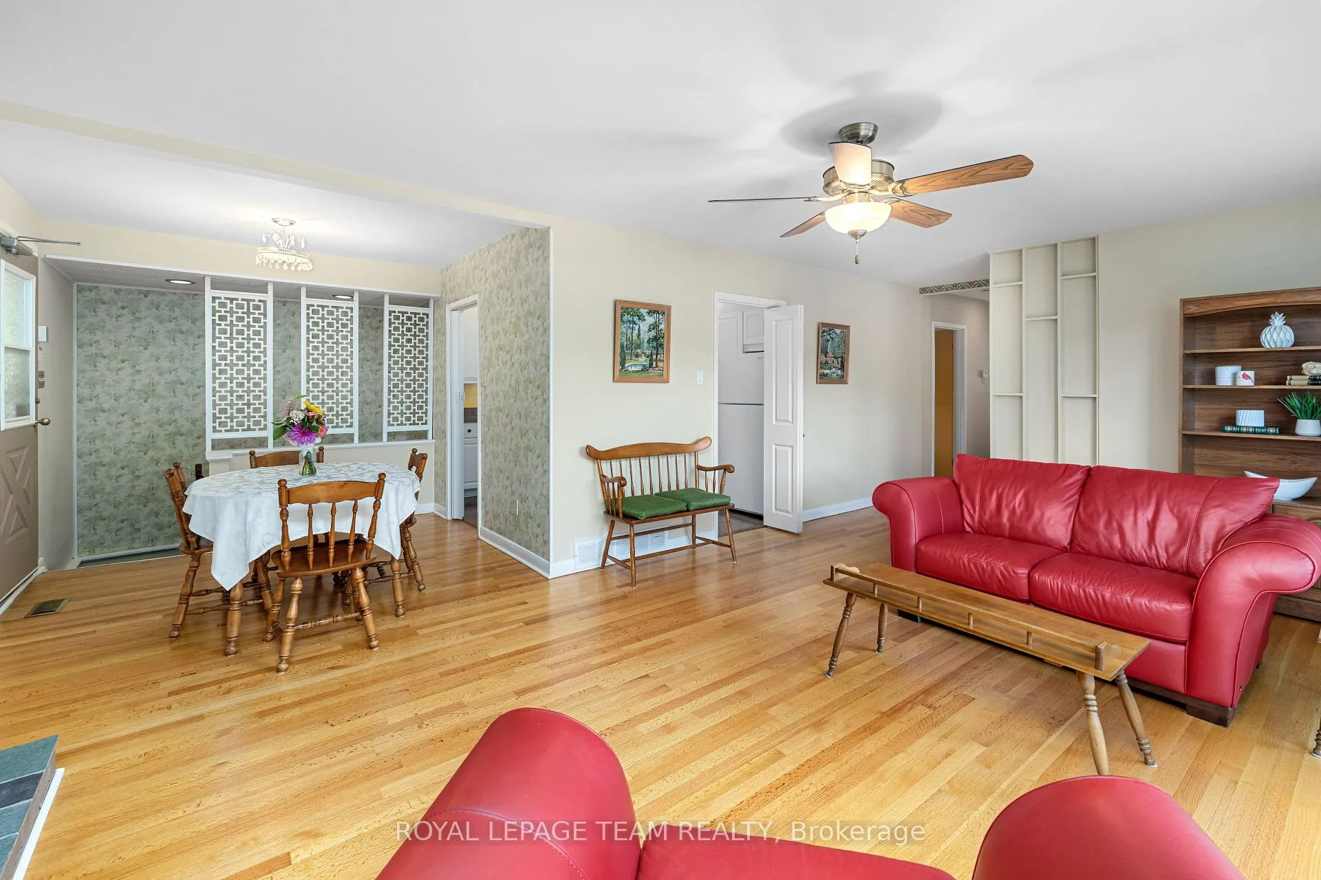 Photo 11 of 30 Ellery Crescent, Ottawa, Lynwood Village — HOMEH