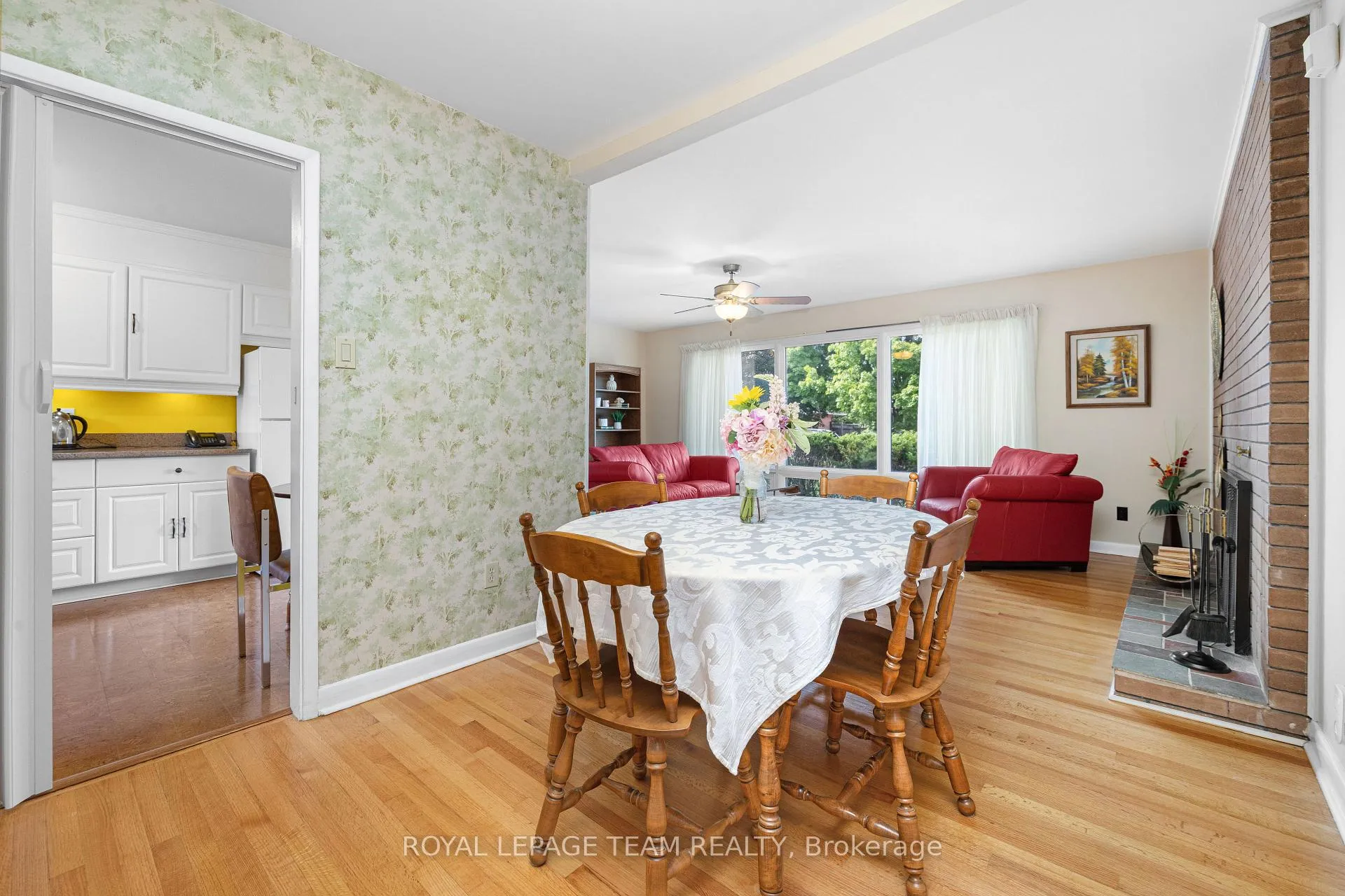 Photo 12 of 30 Ellery Crescent, Ottawa, Lynwood Village — HOMEH