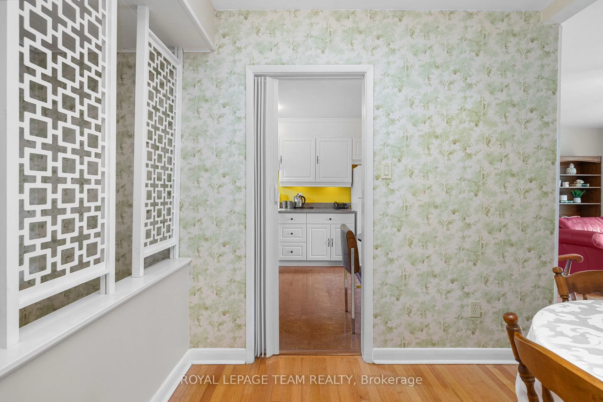Photo 13 of 30 Ellery Crescent, Ottawa, Lynwood Village — HOMEH