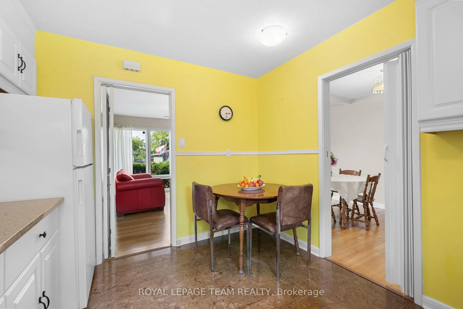 Photo 15 of 30 Ellery Crescent, Ottawa, Lynwood Village — HOMEH