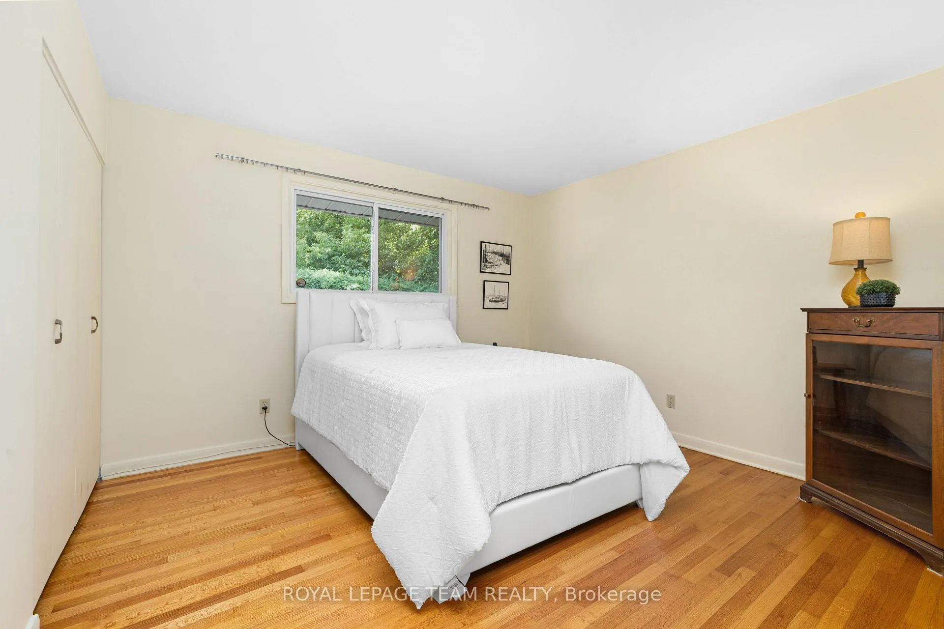 Photo 19 of 30 Ellery Crescent, Ottawa, Lynwood Village — HOMEH