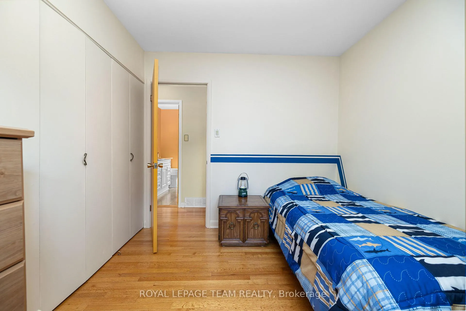 Photo 26 of 30 Ellery Crescent, Ottawa, Lynwood Village — HOMEH