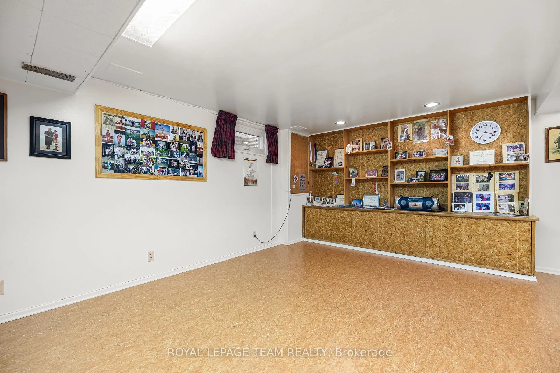 Photo 28 of 30 Ellery Crescent, Ottawa, Lynwood Village — HOMEH