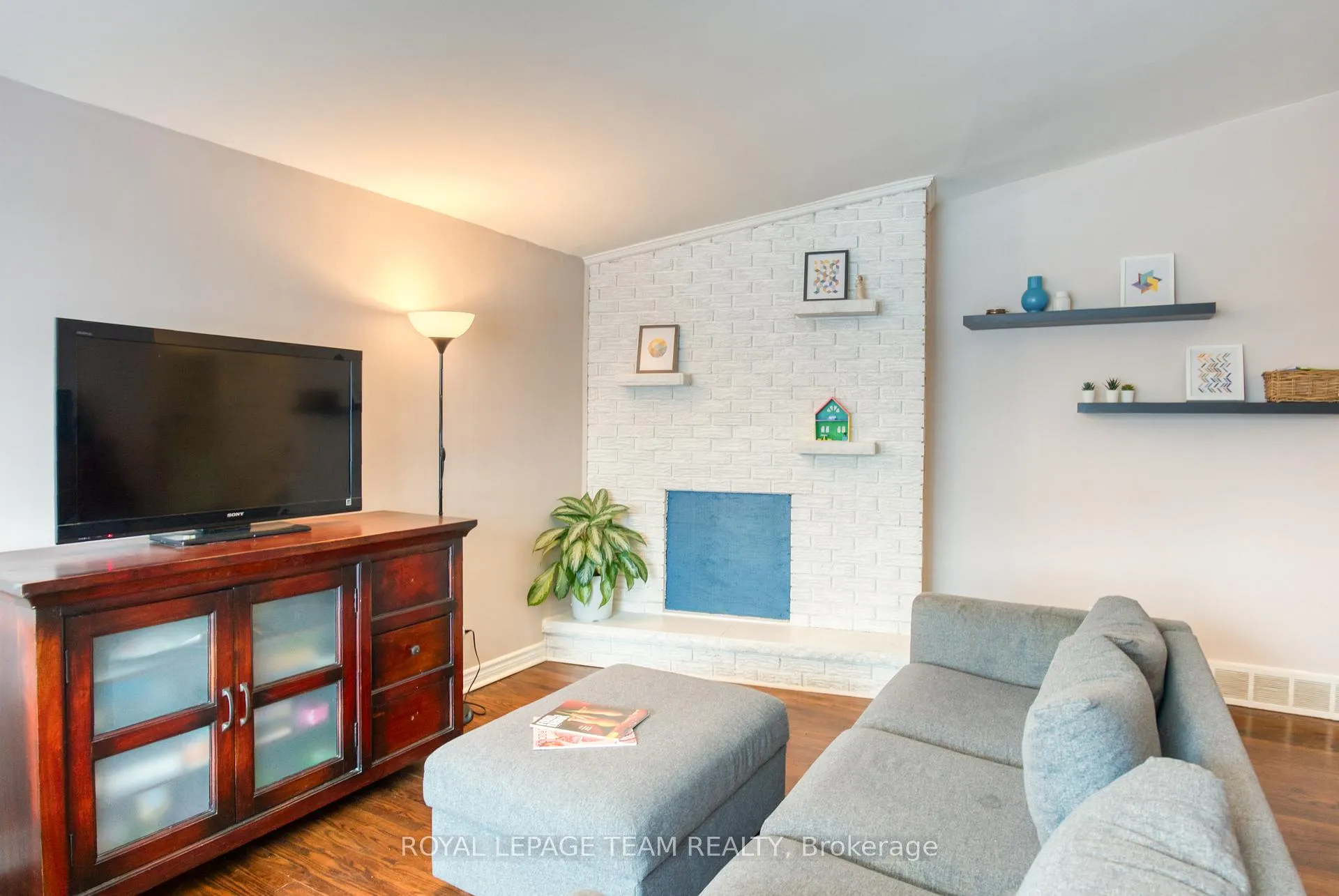 Photo 32 of 2010 Featherston Drive, Ottawa, Guildwood Estates - Urbandale Acres — HOMEH