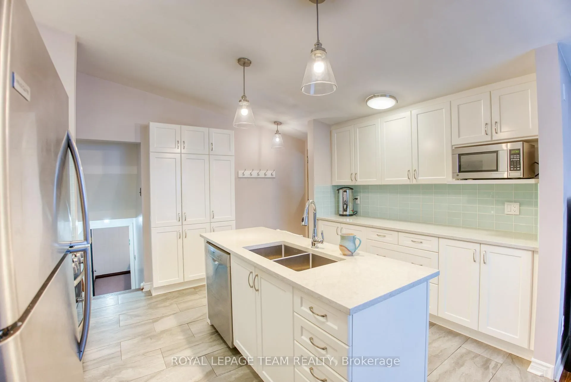 Photo 47 of 2010 Featherston Drive, Ottawa, Guildwood Estates - Urbandale Acres — HOMEH