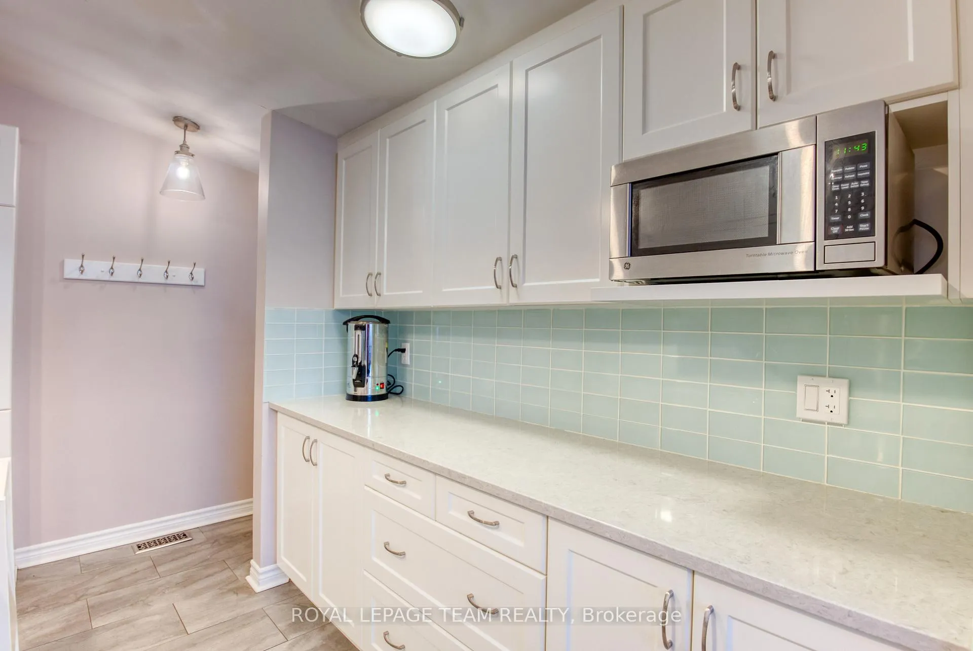 Photo 50 of 2010 Featherston Drive, Ottawa, Guildwood Estates - Urbandale Acres — HOMEH