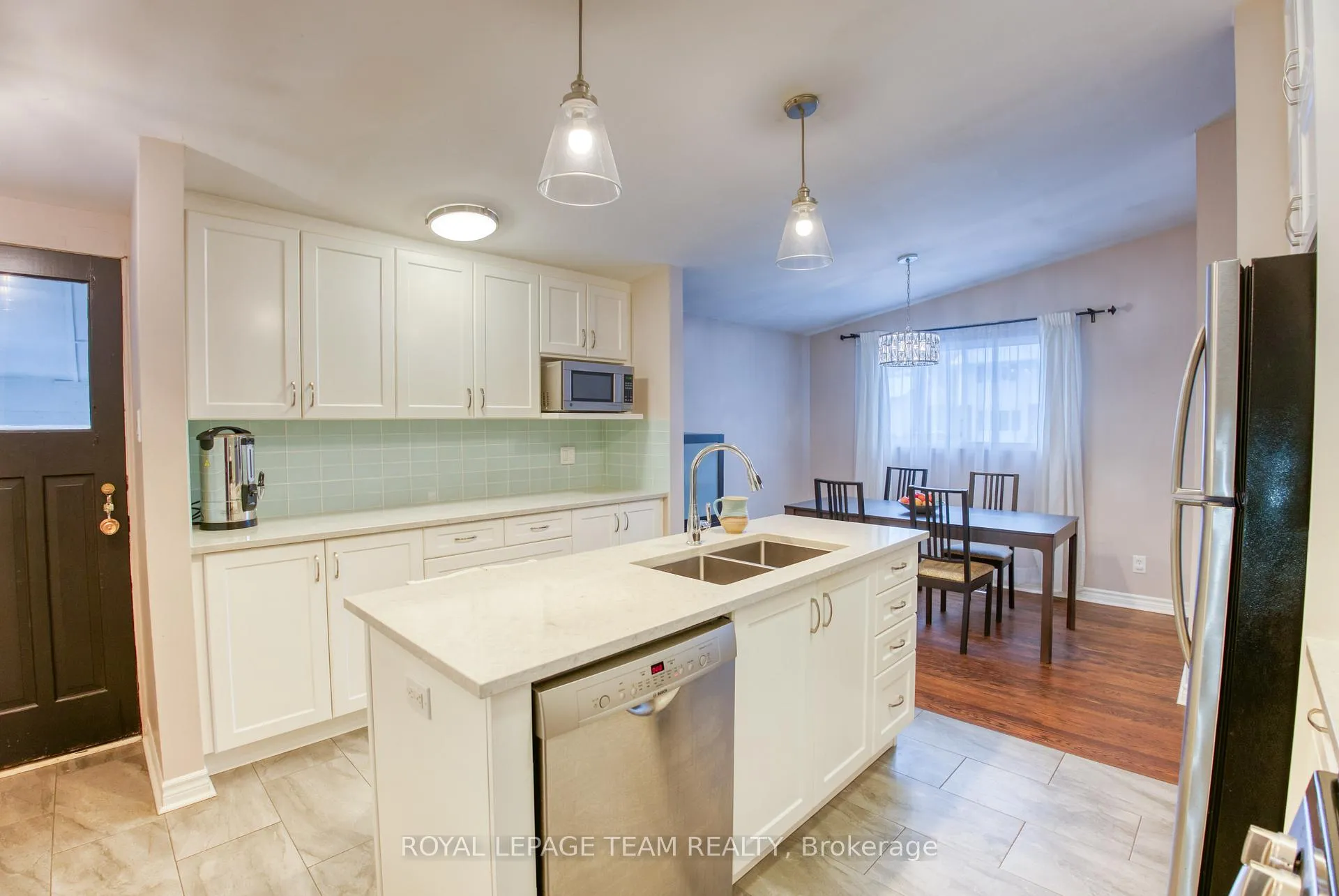 Photo 63 of 2010 Featherston Drive, Ottawa, Guildwood Estates - Urbandale Acres — HOMEH