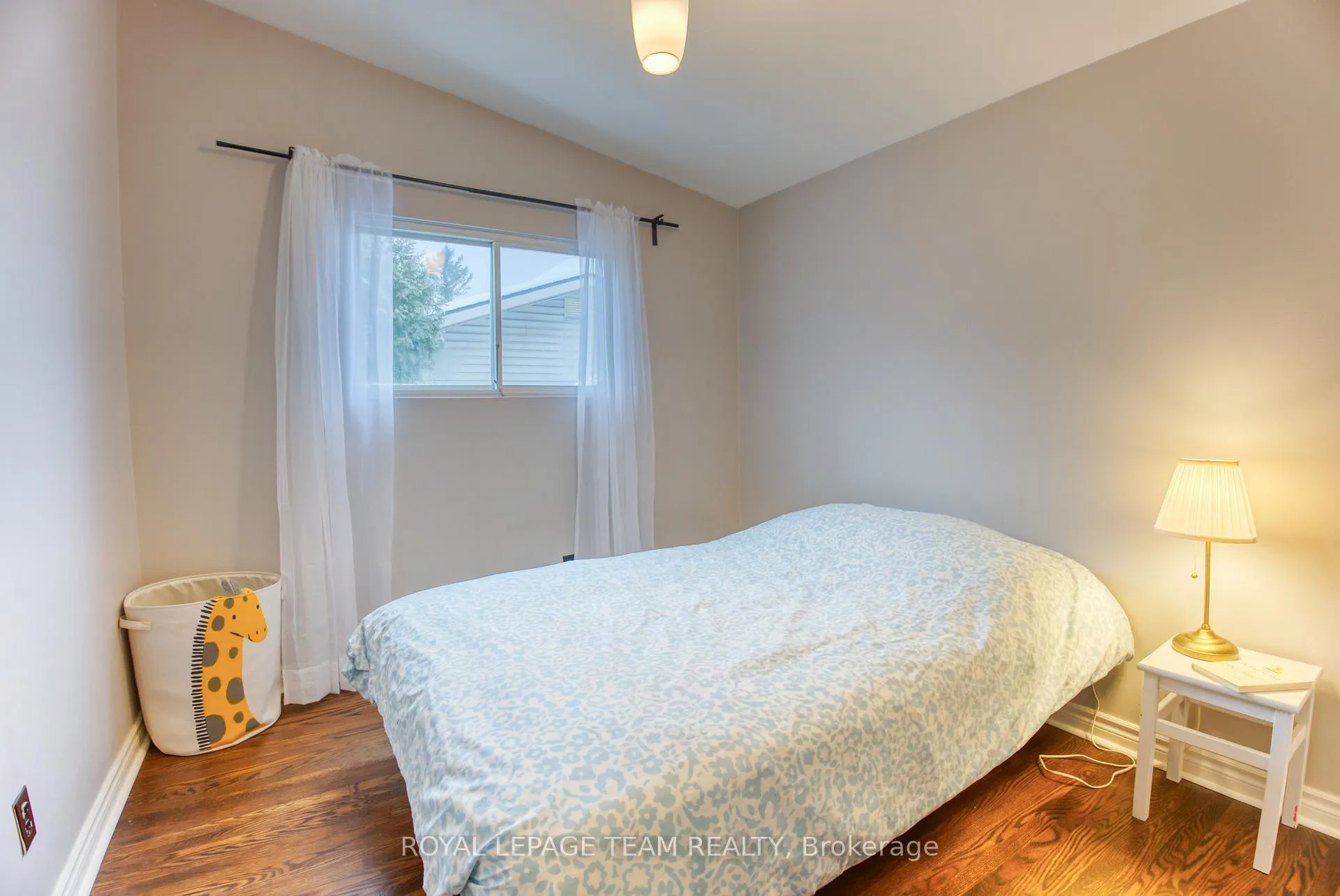 Photo 110 of 2010 Featherston Drive, Ottawa, Guildwood Estates - Urbandale Acres — HOMEH